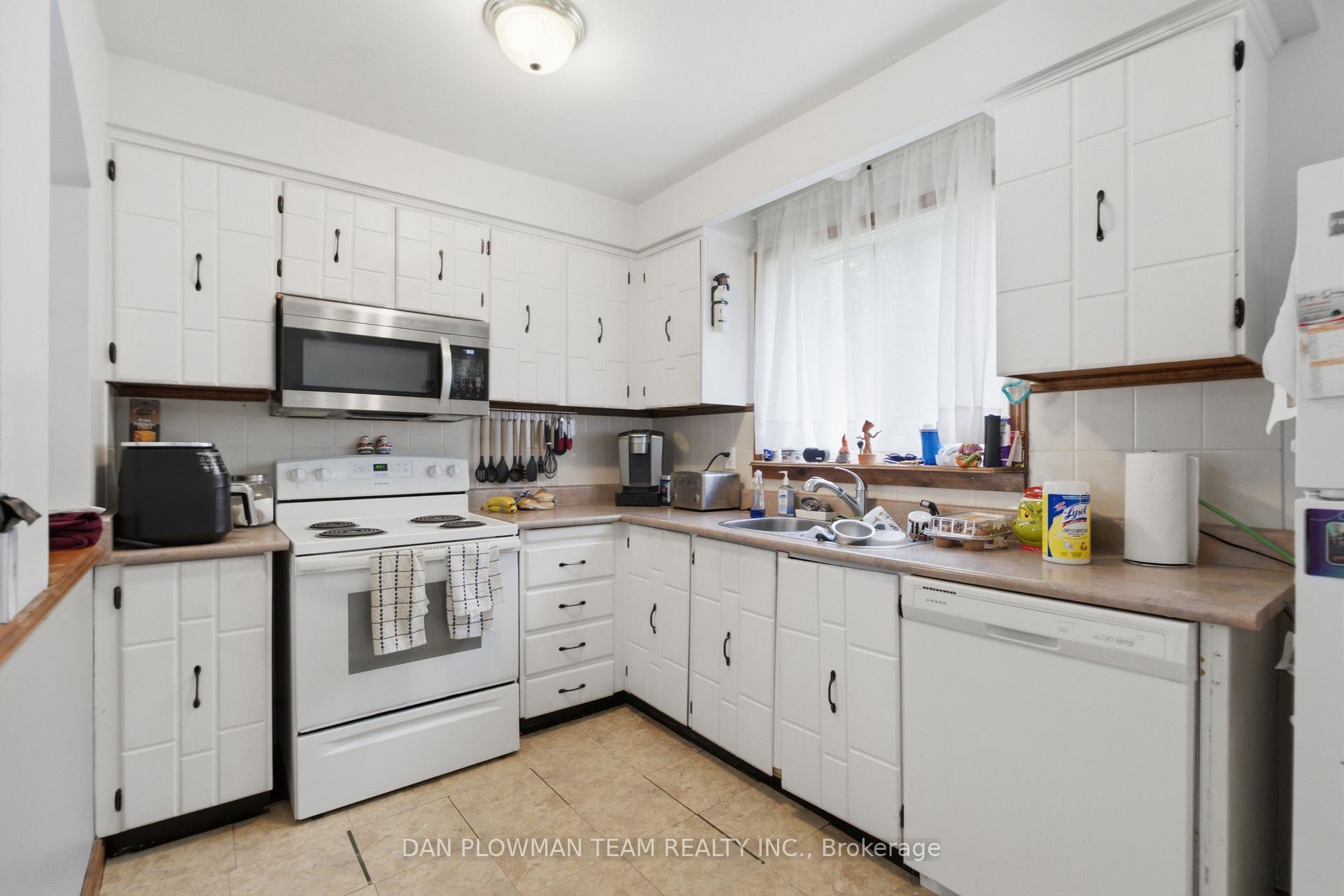 Photo 6 of 21 Doreen Crescent, Clarington, Bowmanville — HOMEH