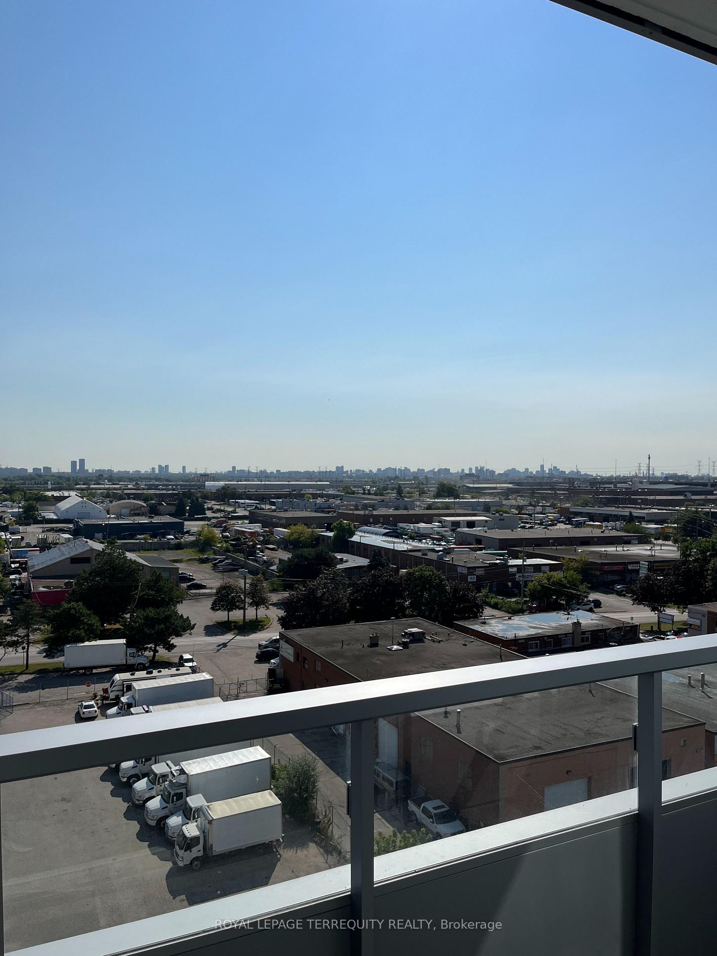 Photo 2 of Unit 809, 21 Meadowdale Road, Vaughan, Concord — HOMEH