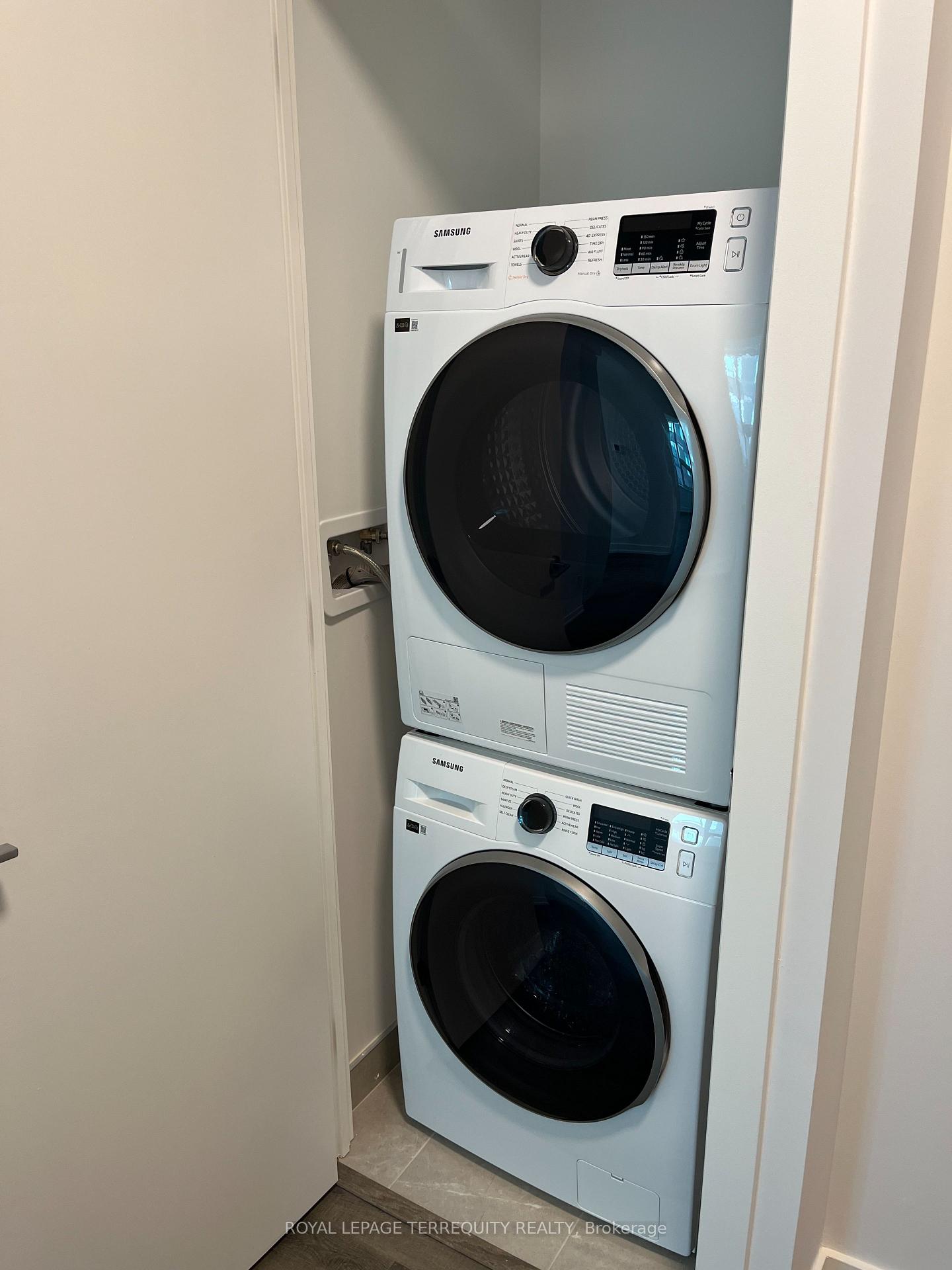 Photo 4 of Unit 809, 21 Meadowdale Road, Vaughan, Concord — HOMEH