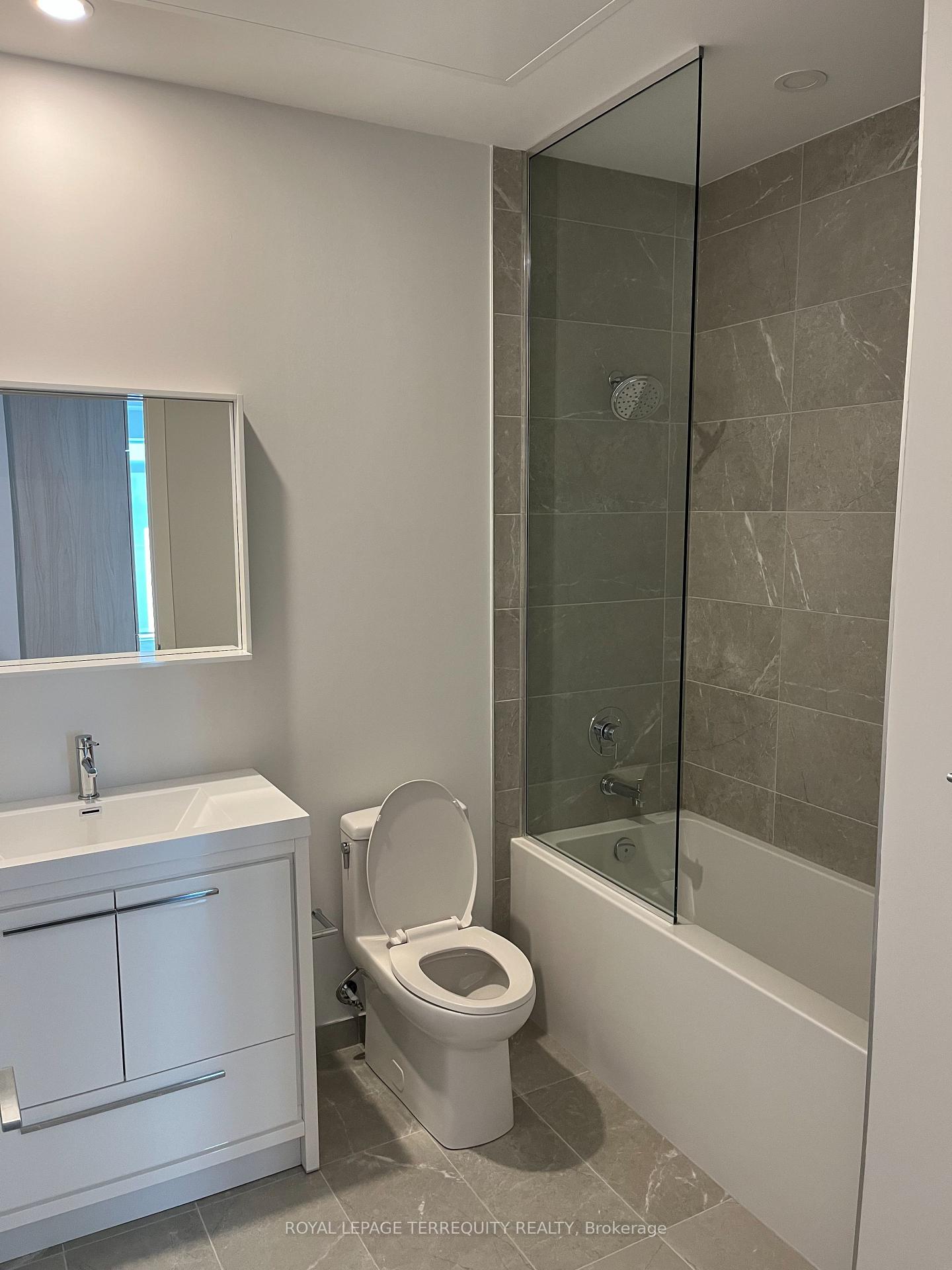 Photo 13 of Unit 809, 21 Meadowdale Road, Vaughan, Concord — HOMEH