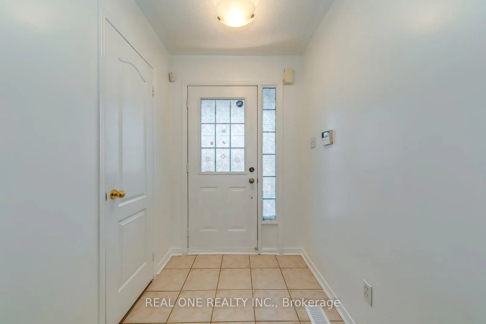 Photo 4 of 36 Tideland Drive, Brampton, Fletcher's Meadow — HOMEH