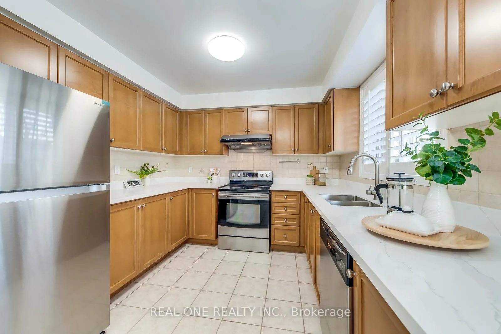 Photo 12 of 36 Tideland Drive, Brampton, Fletcher's Meadow — HOMEH
