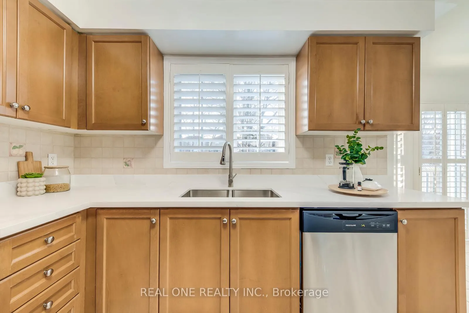 Photo 13 of 36 Tideland Drive, Brampton, Fletcher's Meadow — HOMEH