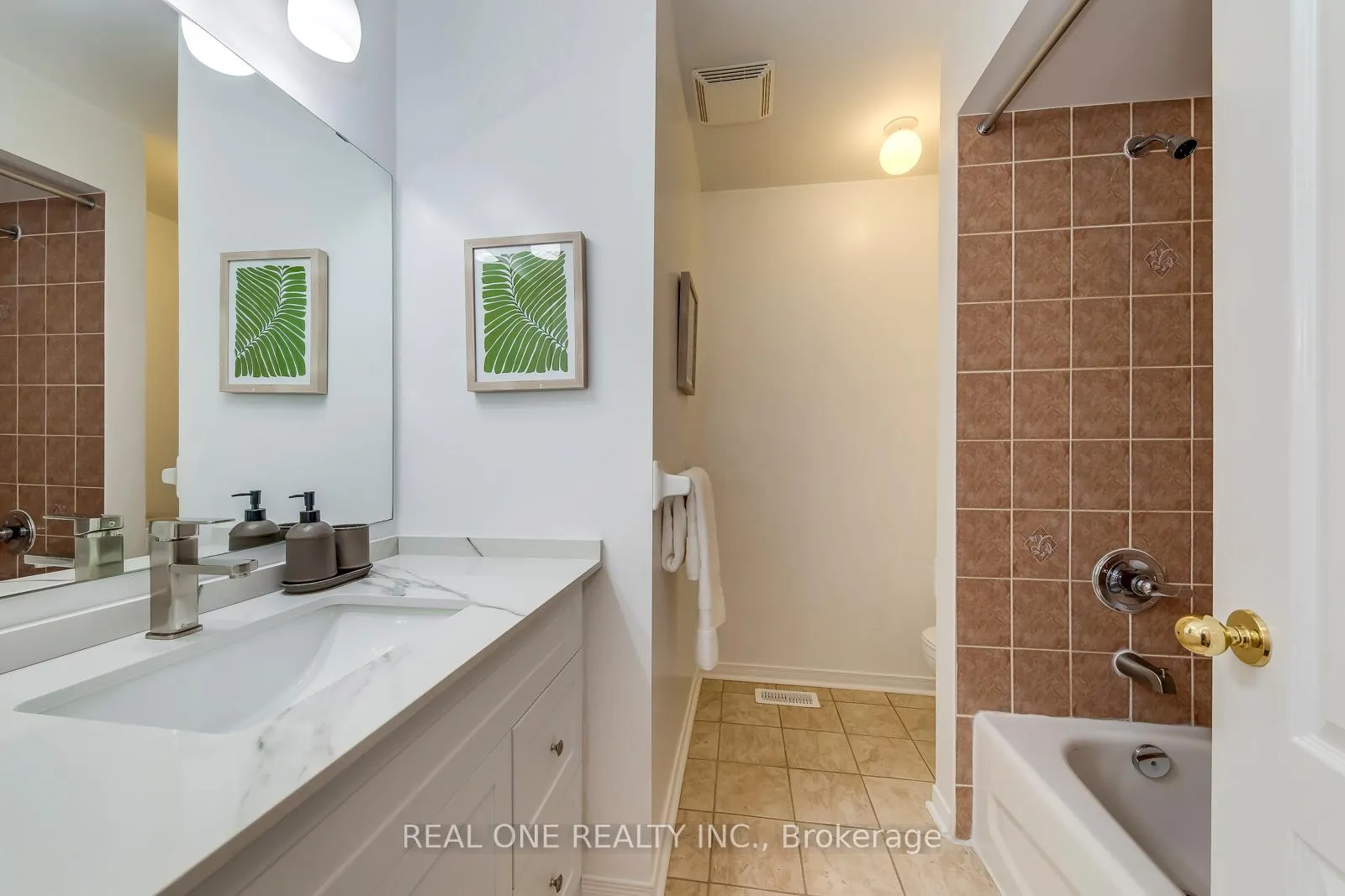 Photo 31 of 36 Tideland Drive, Brampton, Fletcher's Meadow — HOMEH