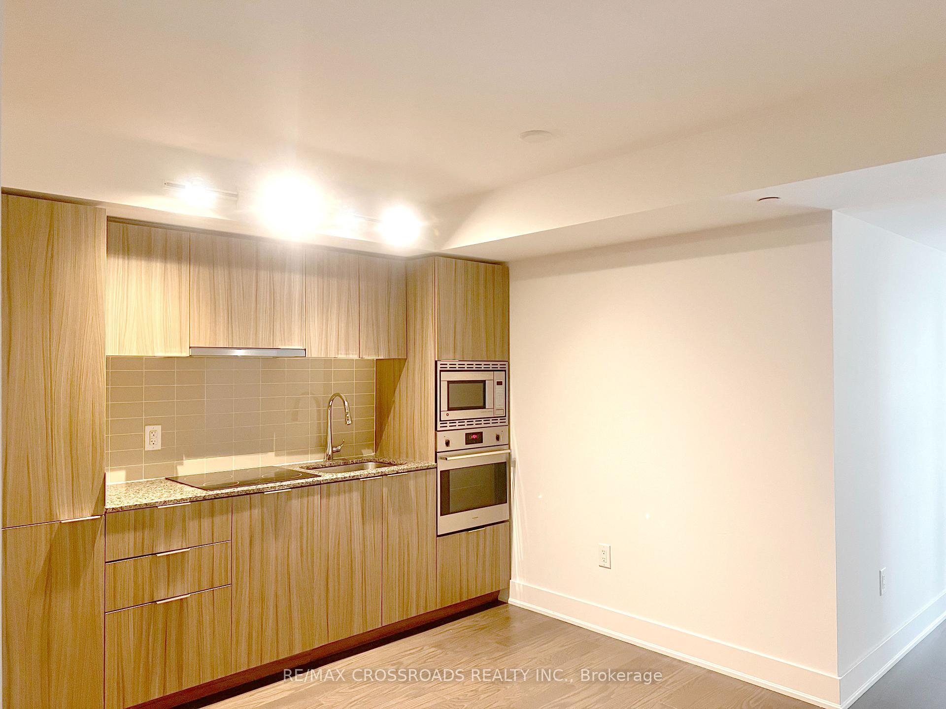 Photo 3 of Unit 914, 955 Bay Street, Toronto, Bay Street Corridor — HOMEH