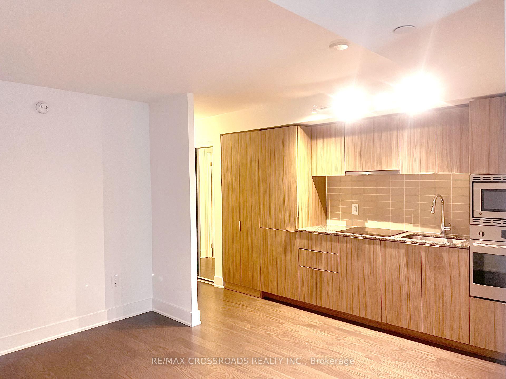 Photo 5 of Unit 914, 955 Bay Street, Toronto, Bay Street Corridor — HOMEH