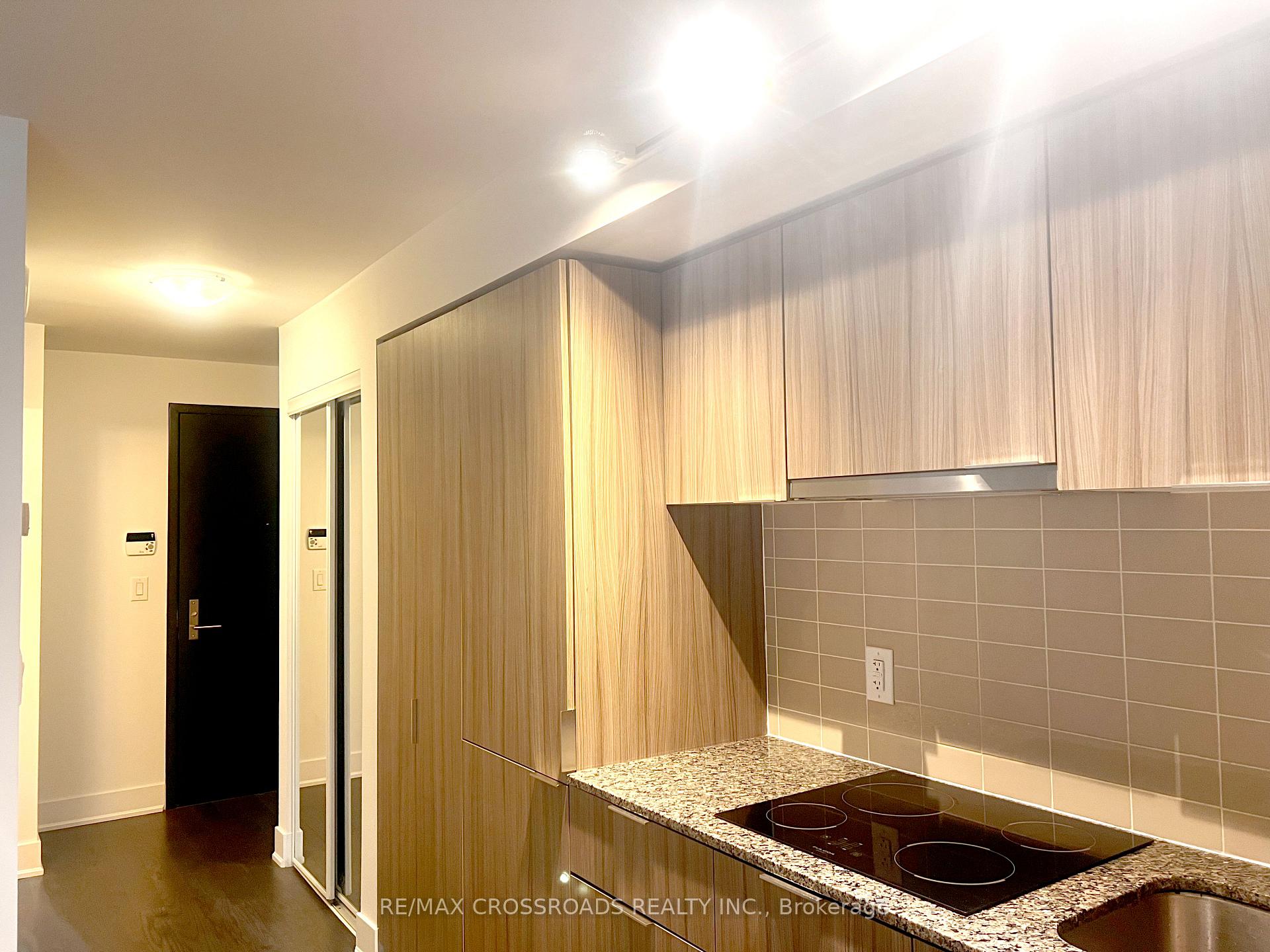 Photo 10 of Unit 914, 955 Bay Street, Toronto, Bay Street Corridor — HOMEH