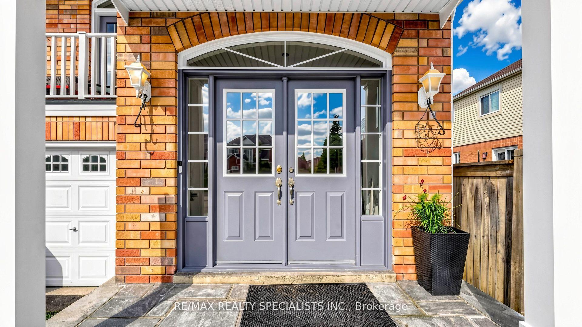 Photo 4 of 193 Queen Mary Drive, Brampton, Fletcher's Meadow — HOMEH