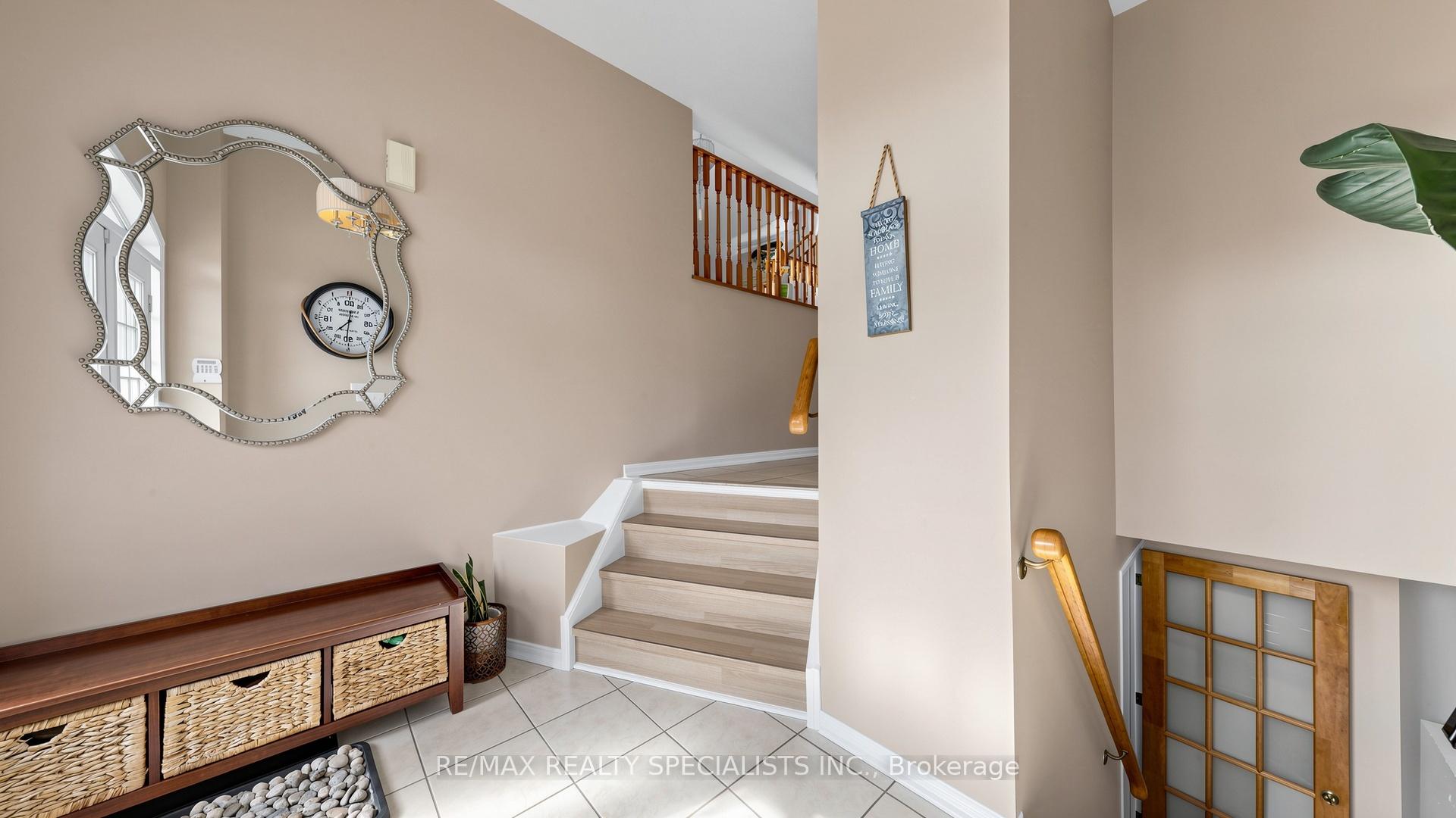 Photo 6 of 193 Queen Mary Drive, Brampton, Fletcher's Meadow — HOMEH