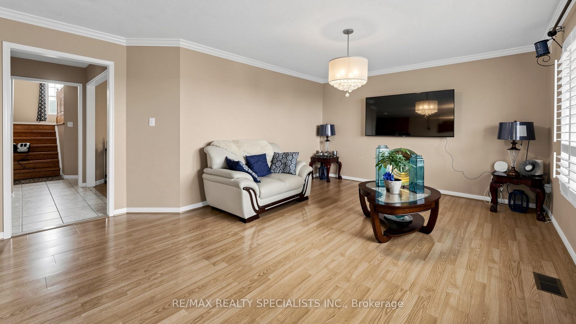 Photo 9 of 193 Queen Mary Drive, Brampton, Fletcher's Meadow — HOMEH