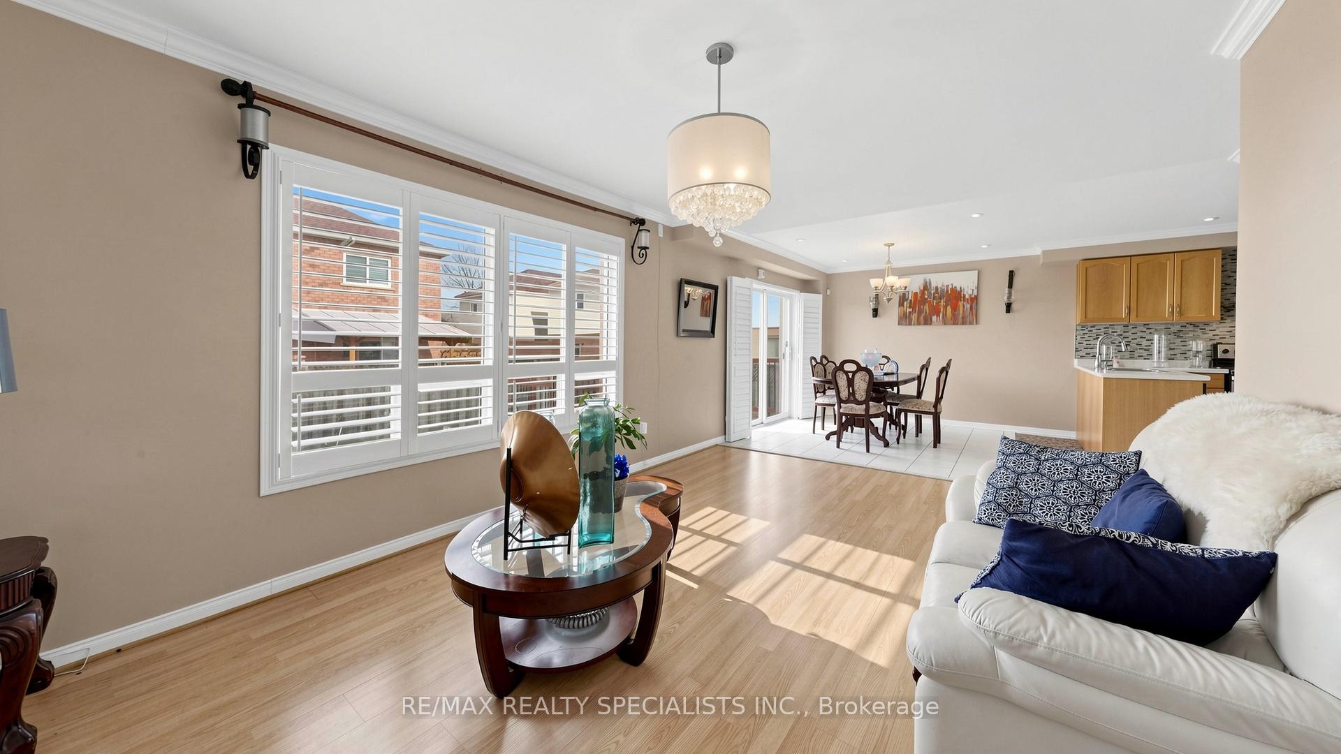 Photo 10 of 193 Queen Mary Drive, Brampton, Fletcher's Meadow — HOMEH