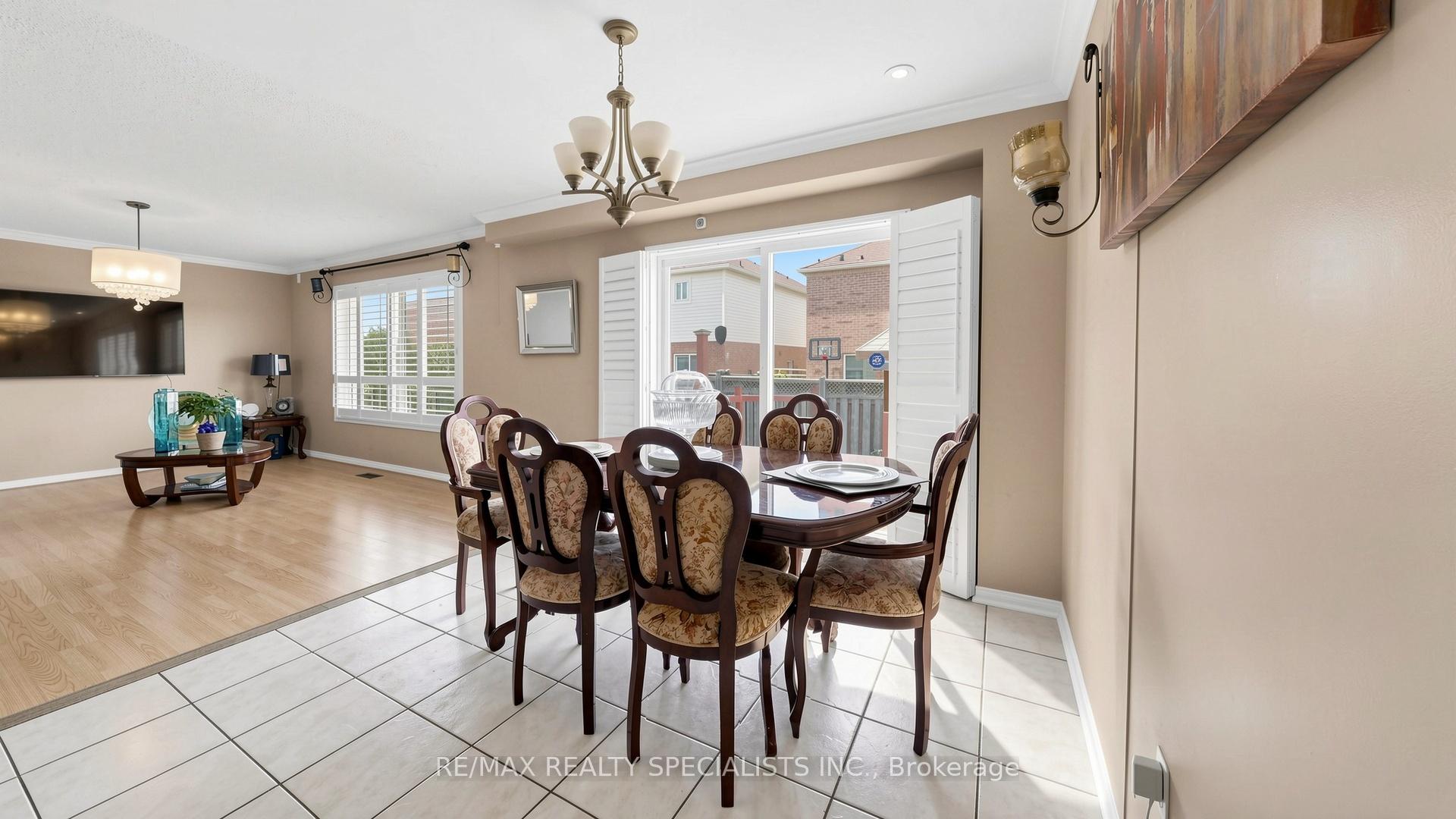Photo 11 of 193 Queen Mary Drive, Brampton, Fletcher's Meadow — HOMEH