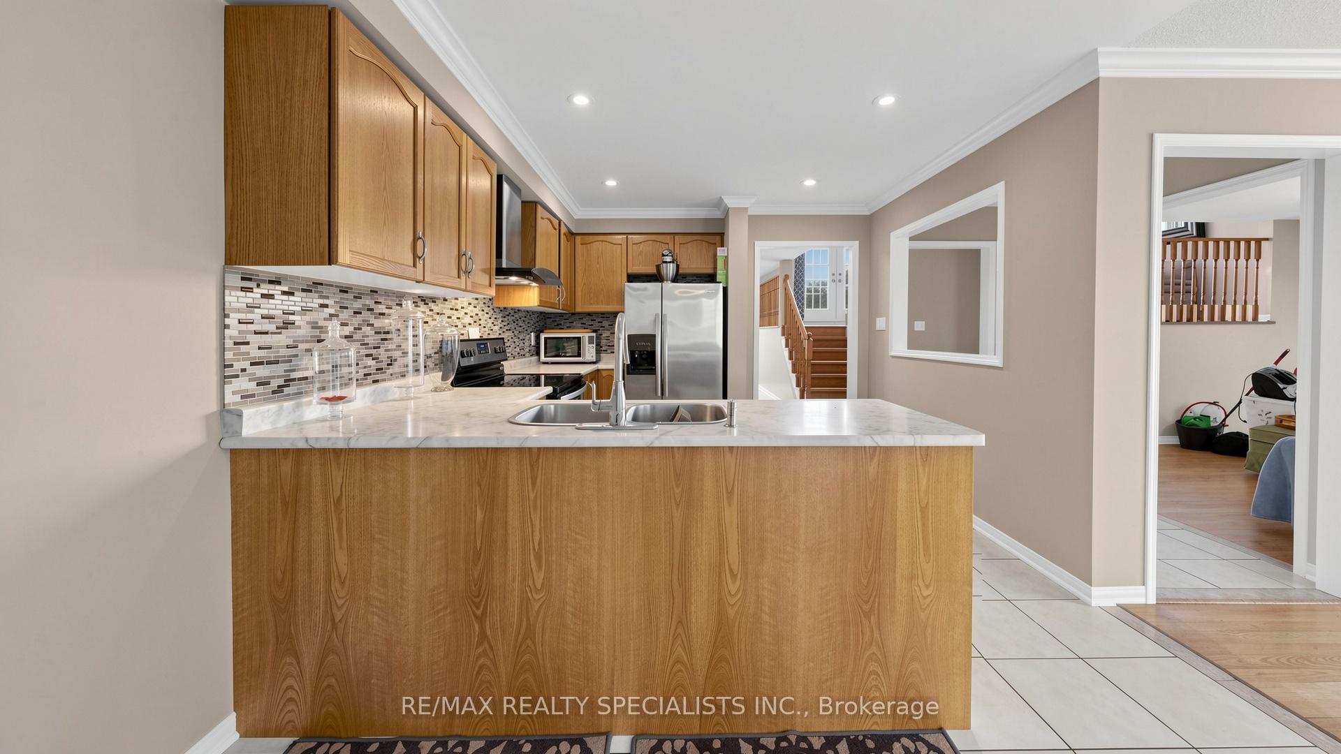 Photo 13 of 193 Queen Mary Drive, Brampton, Fletcher's Meadow — HOMEH