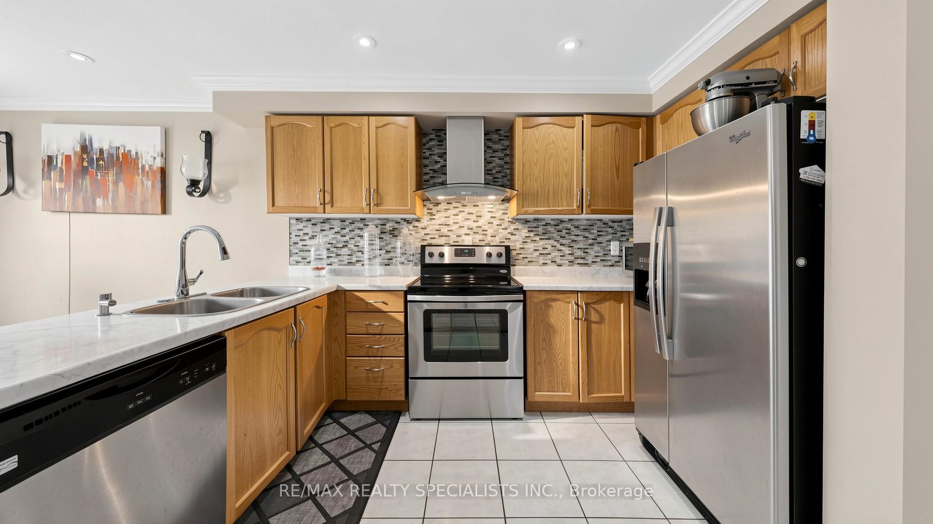 Photo 14 of 193 Queen Mary Drive, Brampton, Fletcher's Meadow — HOMEH