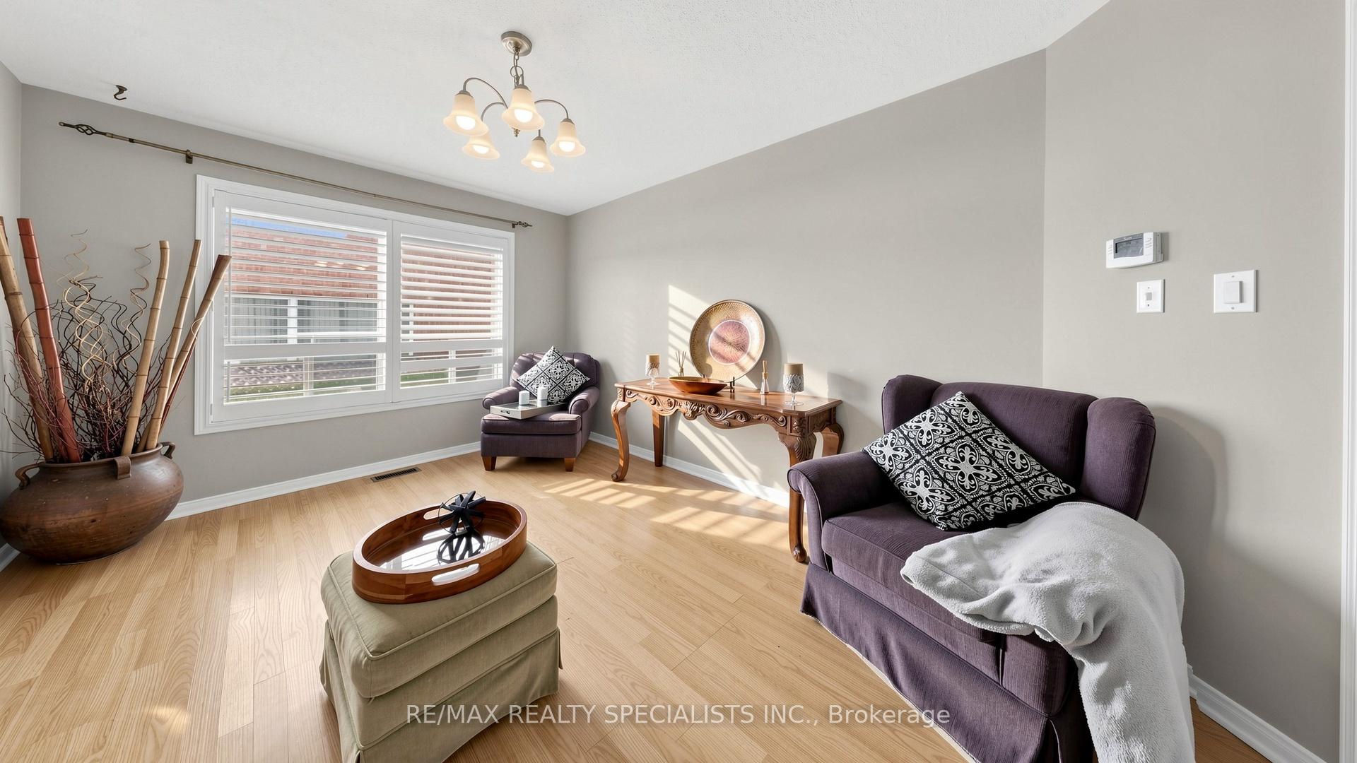 Photo 18 of 193 Queen Mary Drive, Brampton, Fletcher's Meadow — HOMEH