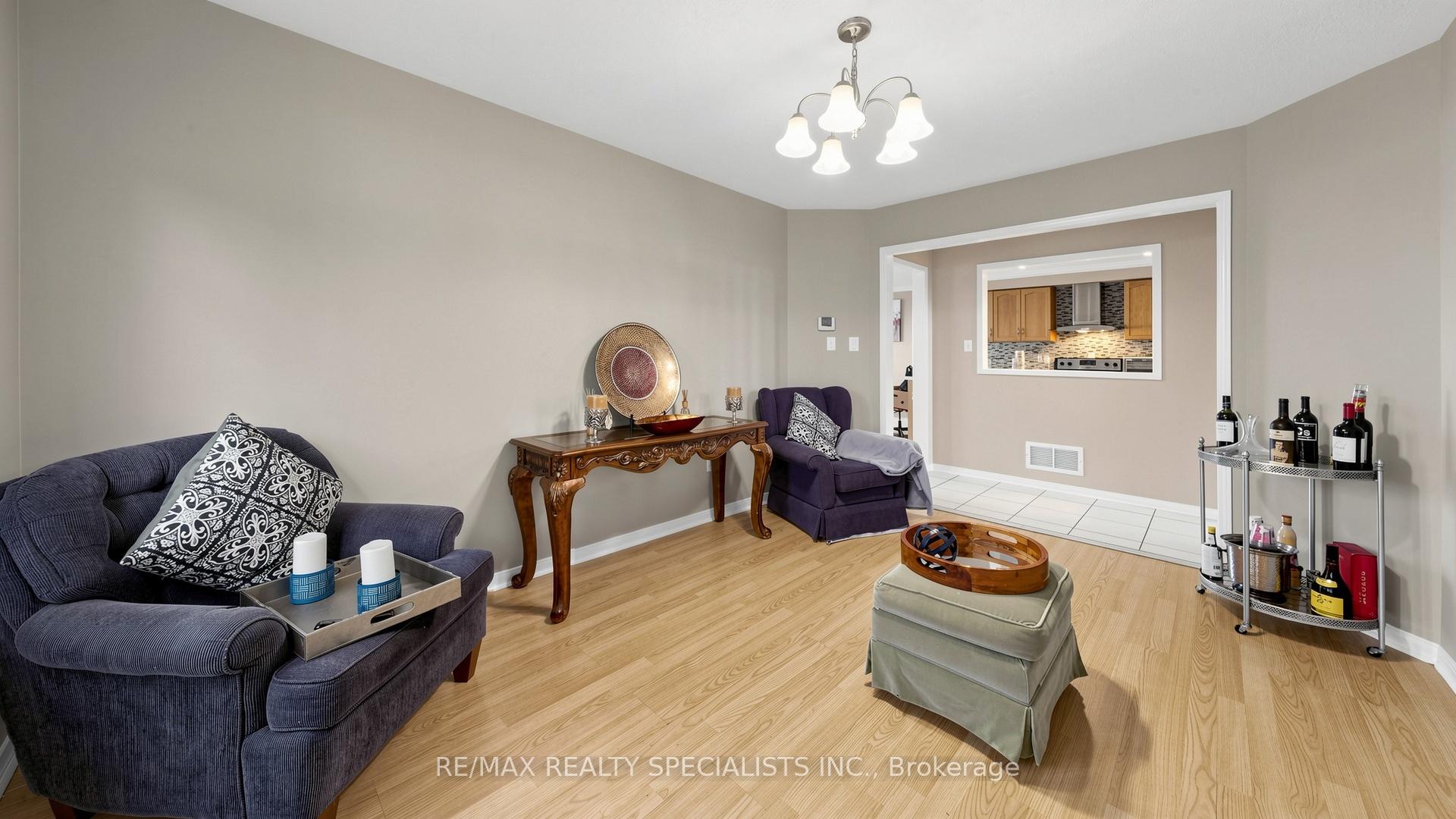 Photo 19 of 193 Queen Mary Drive, Brampton, Fletcher's Meadow — HOMEH