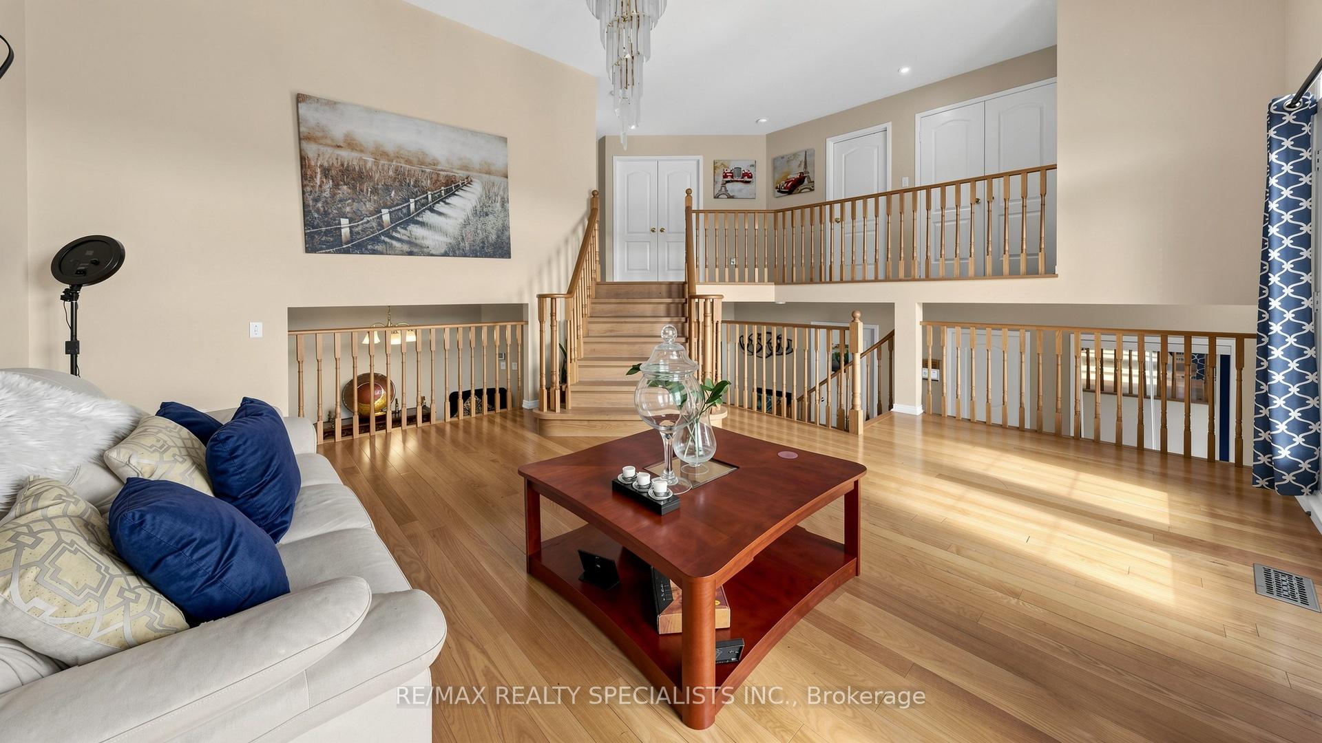 Photo 22 of 193 Queen Mary Drive, Brampton, Fletcher's Meadow — HOMEH