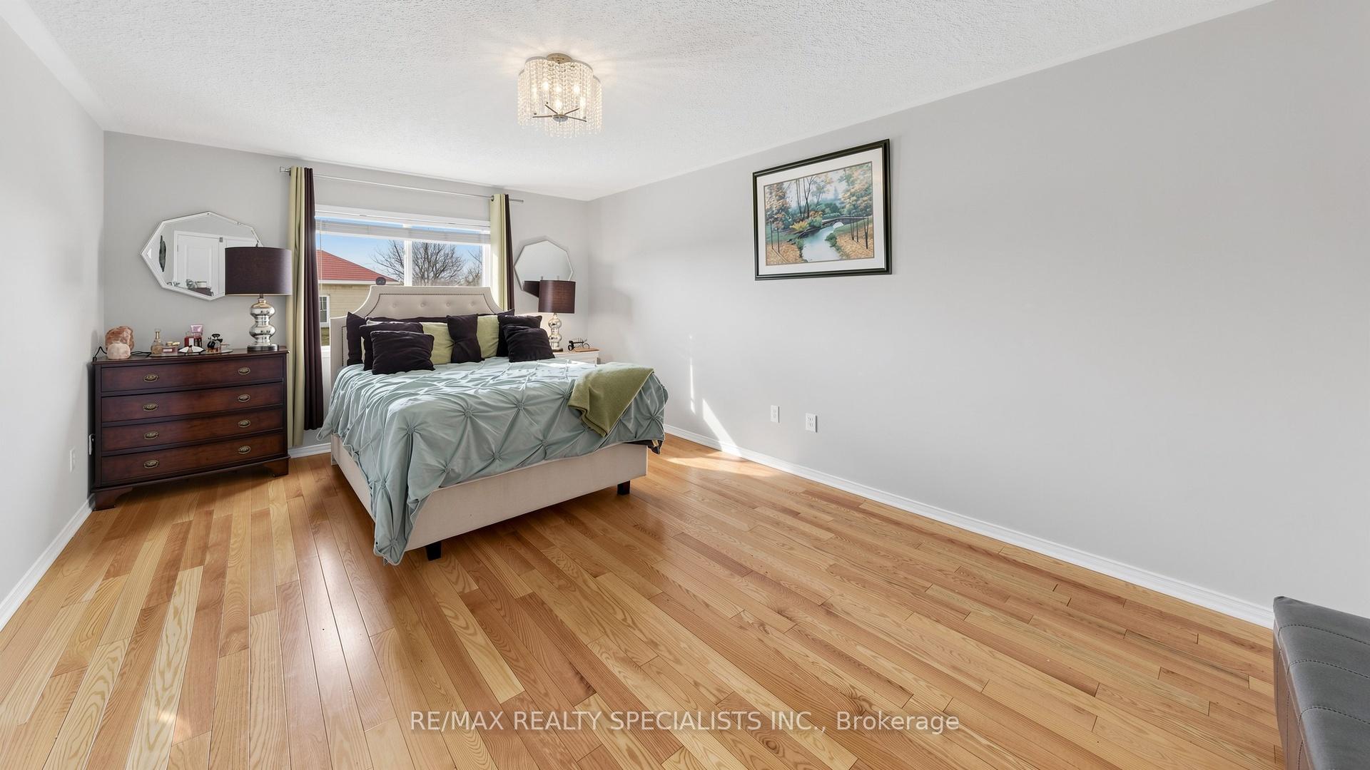 Photo 26 of 193 Queen Mary Drive, Brampton, Fletcher's Meadow — HOMEH