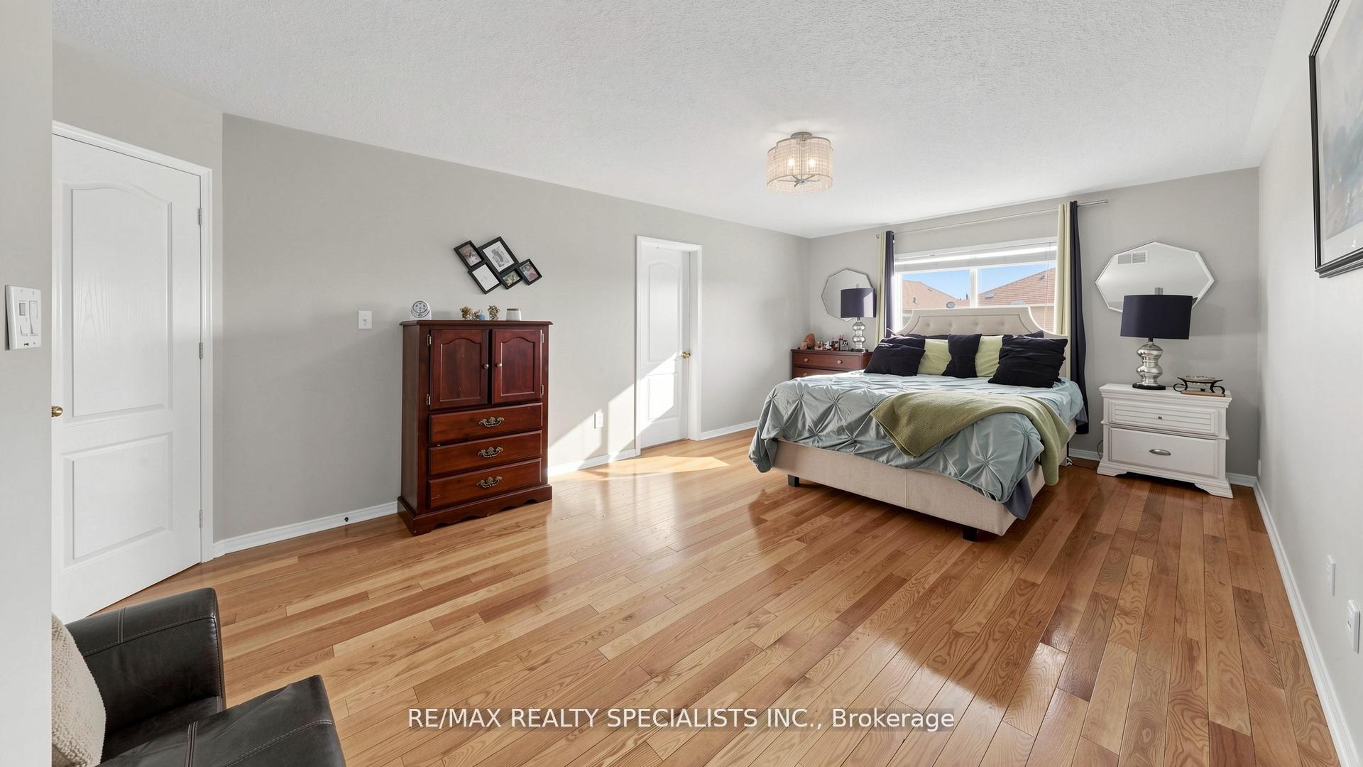 Photo 27 of 193 Queen Mary Drive, Brampton, Fletcher's Meadow — HOMEH
