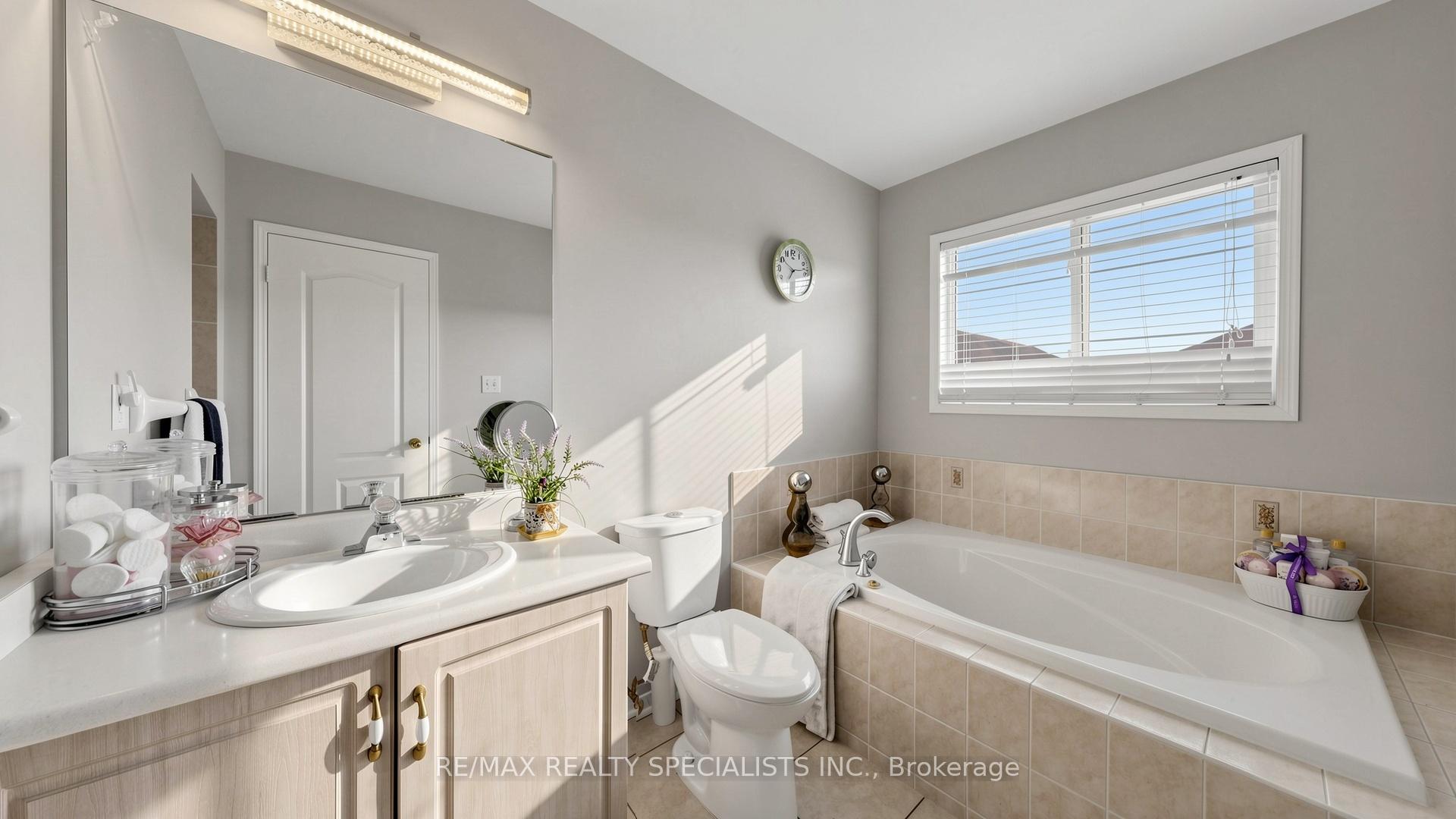 Photo 28 of 193 Queen Mary Drive, Brampton, Fletcher's Meadow — HOMEH