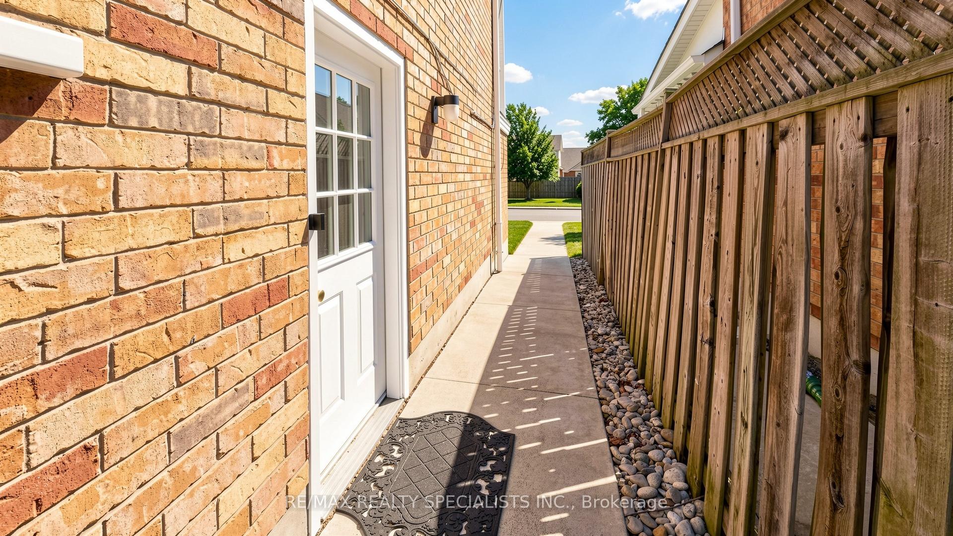 Photo 45 of 193 Queen Mary Drive, Brampton, Fletcher's Meadow — HOMEH