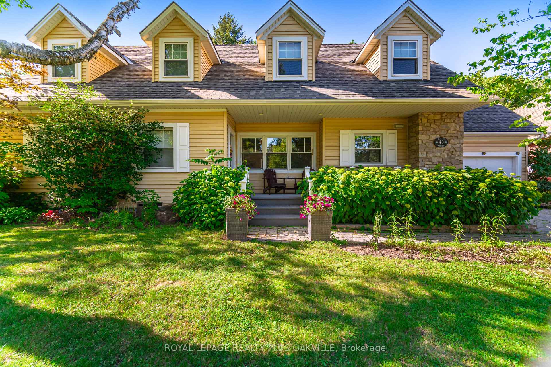 Photo 1 of 43 Ravina Crescent, Hamilton, Ancaster — HOMEH