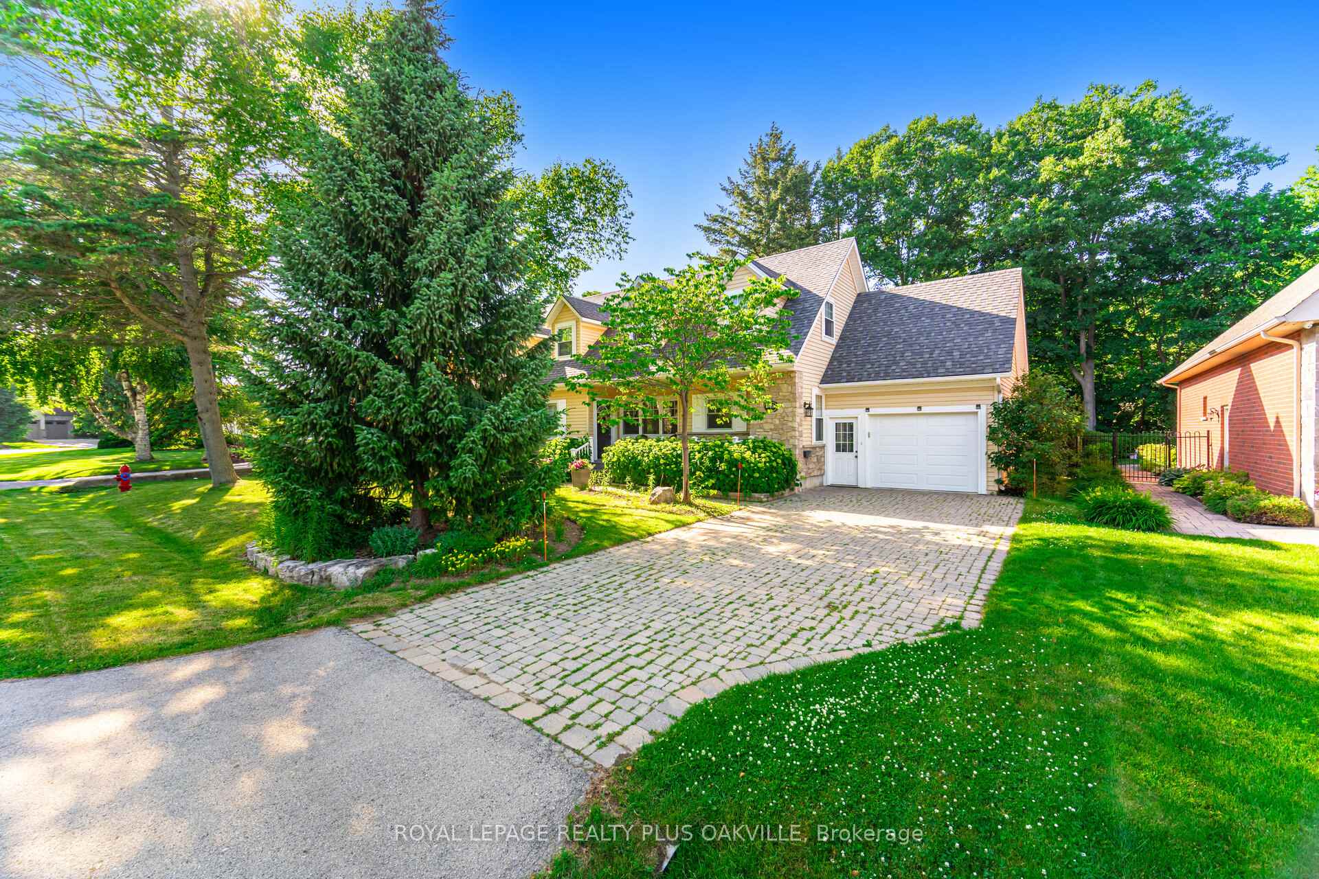 Photo 3 of 43 Ravina Crescent, Hamilton, Ancaster — HOMEH
