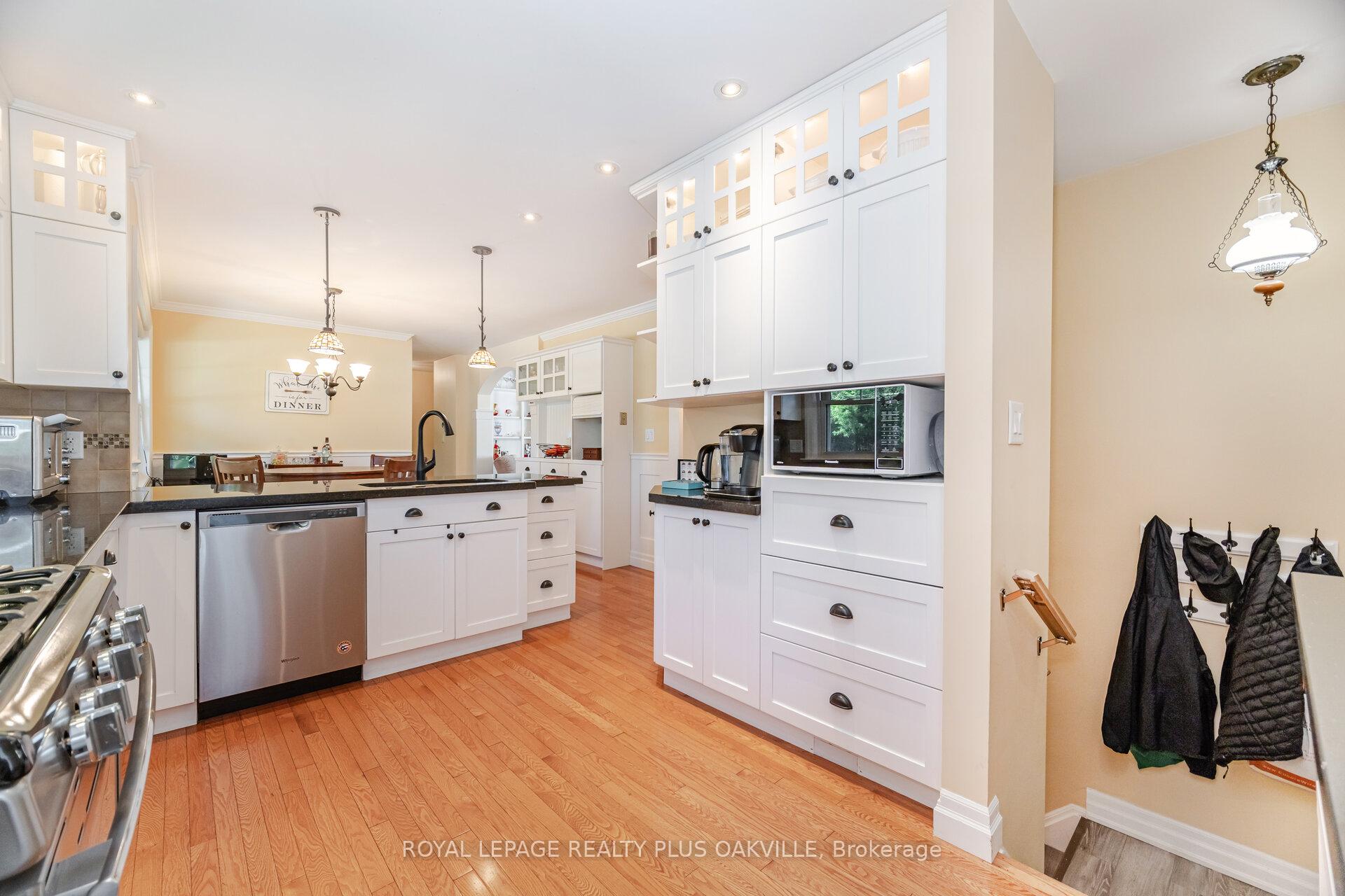 Photo 10 of 43 Ravina Crescent, Hamilton, Ancaster — HOMEH