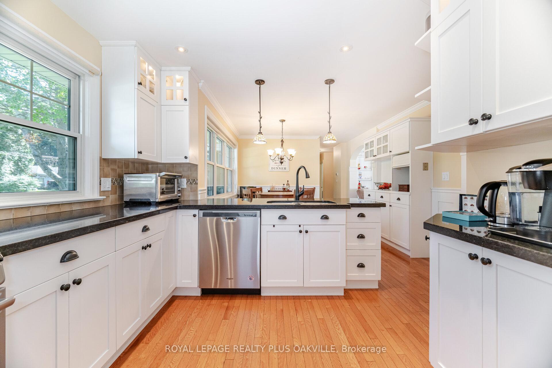 Photo 13 of 43 Ravina Crescent, Hamilton, Ancaster — HOMEH