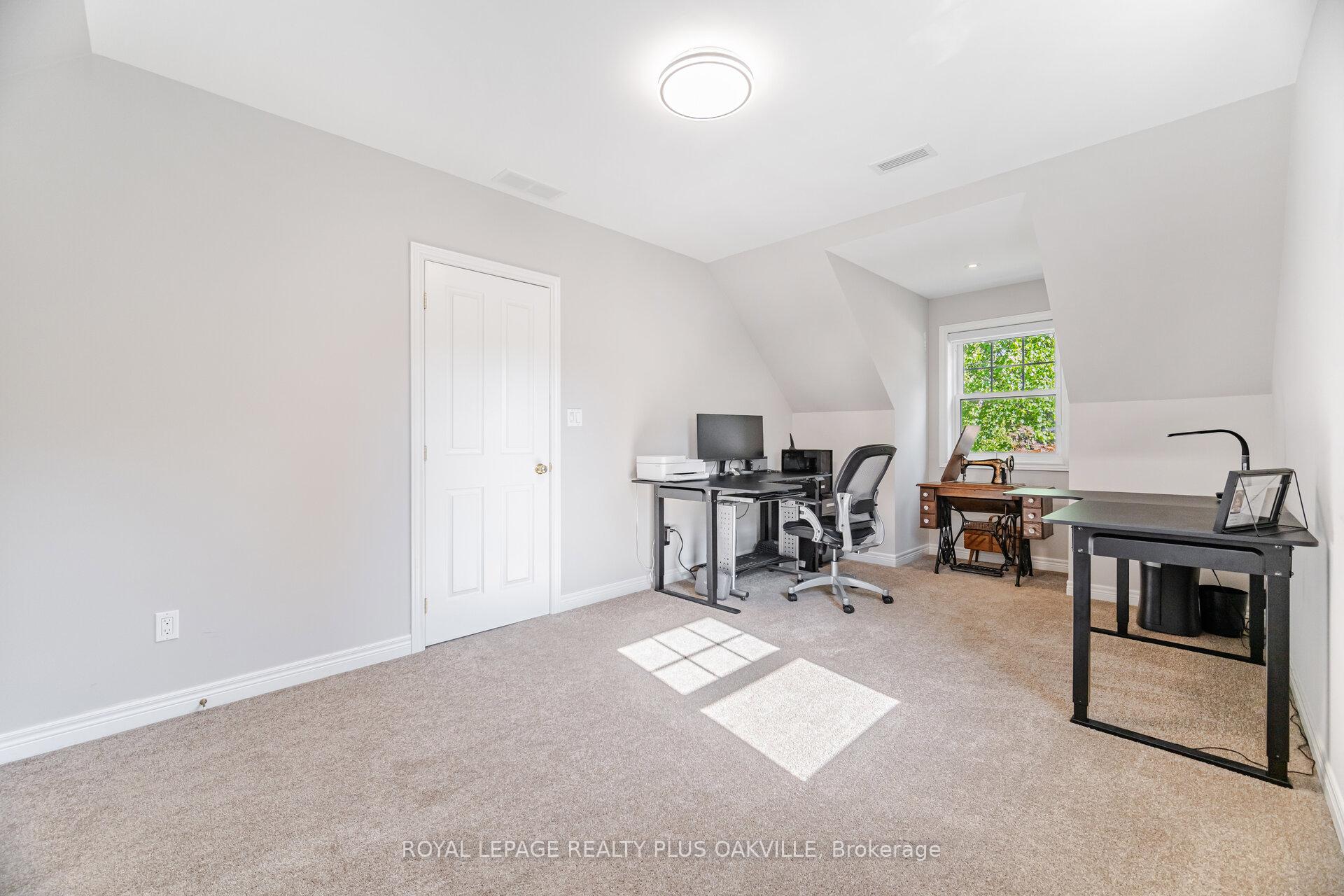 Photo 37 of 43 Ravina Crescent, Hamilton, Ancaster — HOMEH