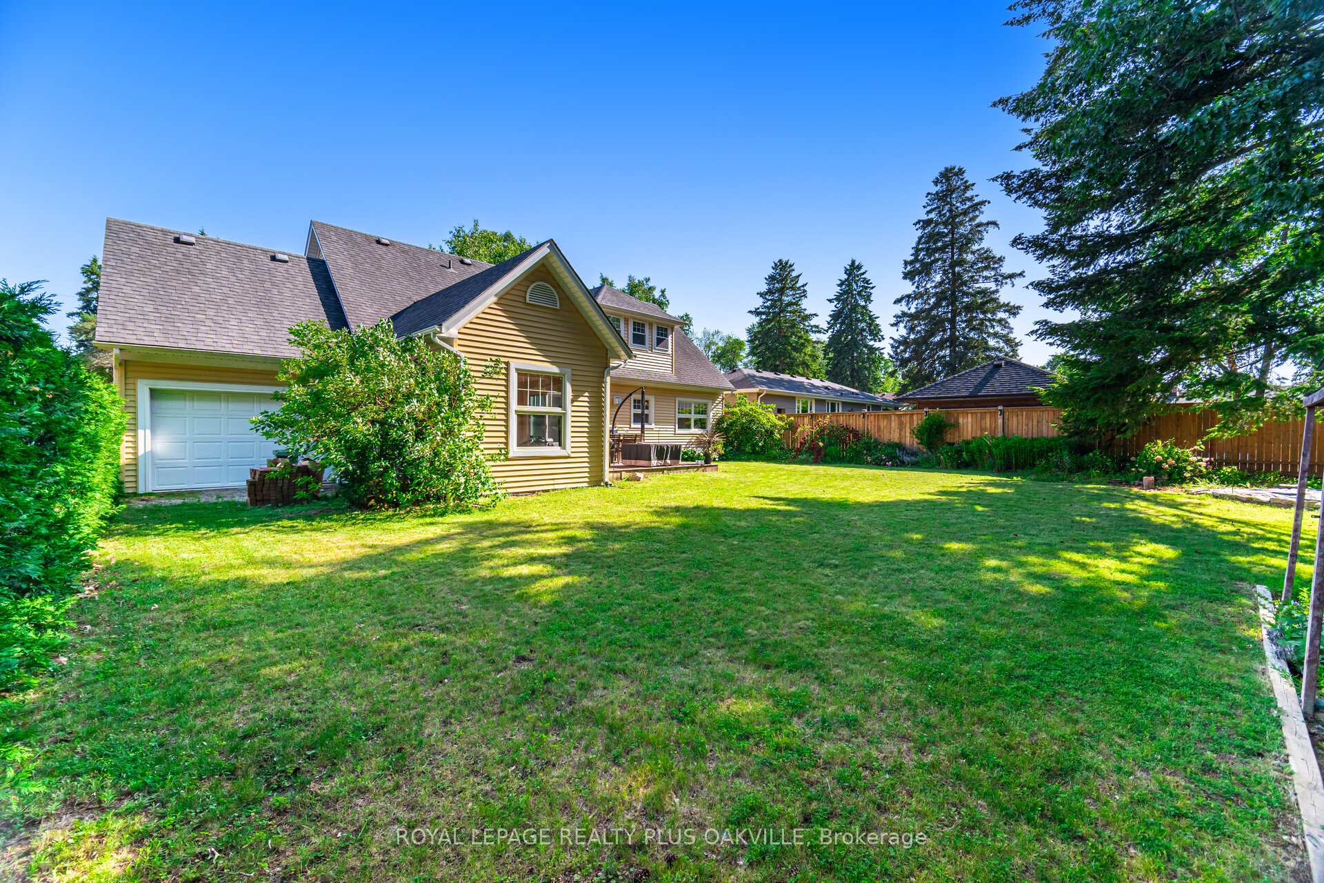 Photo 48 of 43 Ravina Crescent, Hamilton, Ancaster — HOMEH