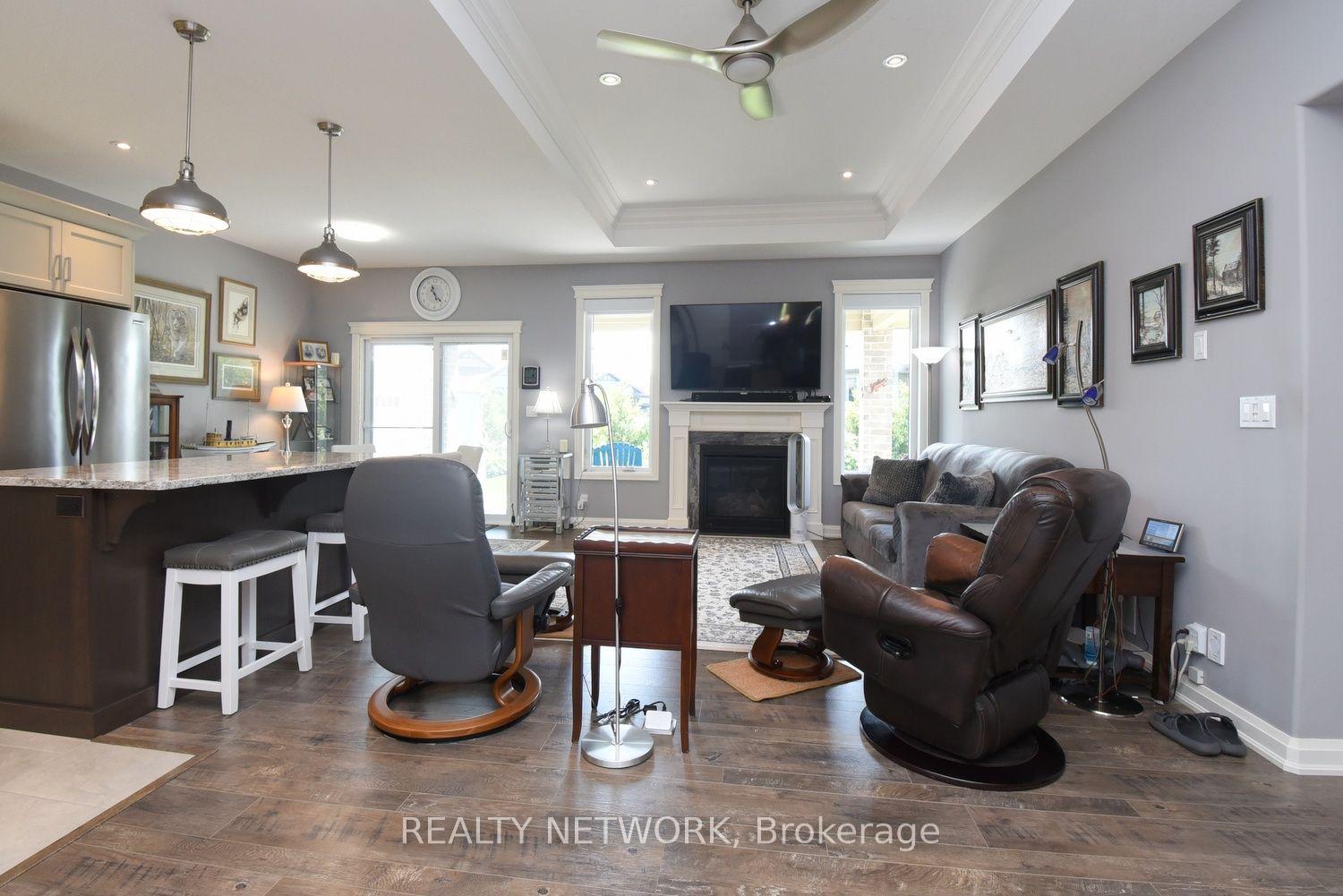 Photo 11 of 10 Craddock Boulevard, Haldimand — HOMEH