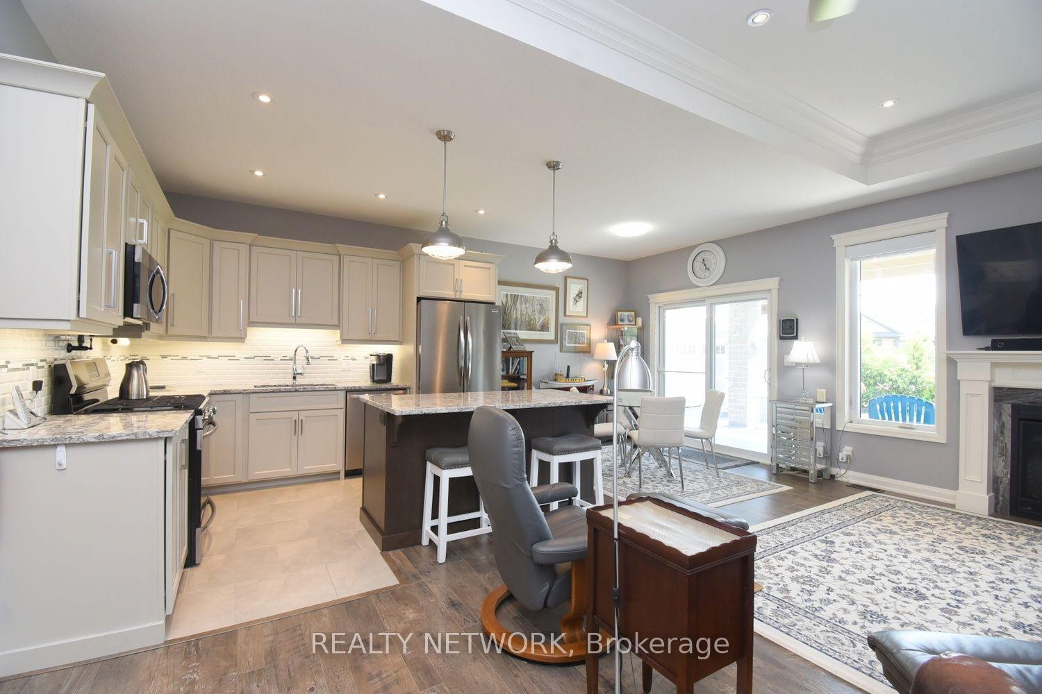 Photo 14 of 10 Craddock Boulevard, Haldimand — HOMEH