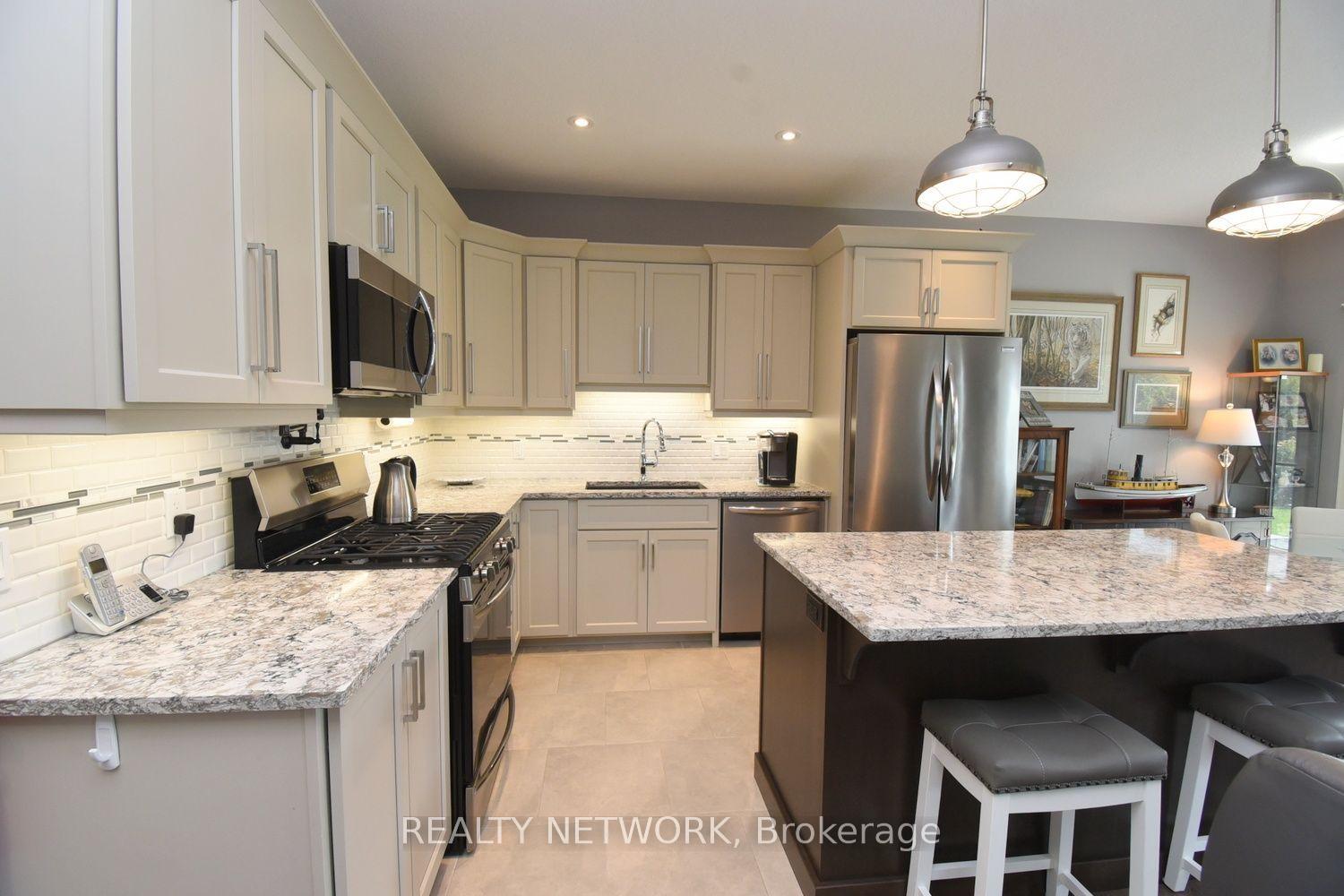 Photo 15 of 10 Craddock Boulevard, Haldimand — HOMEH