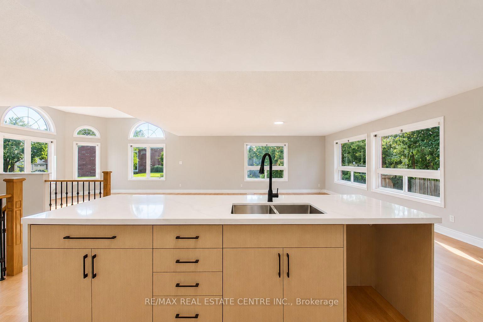 Photo 5 of 431 Ramblewood Drive, Wasaga Beach — HOMEH