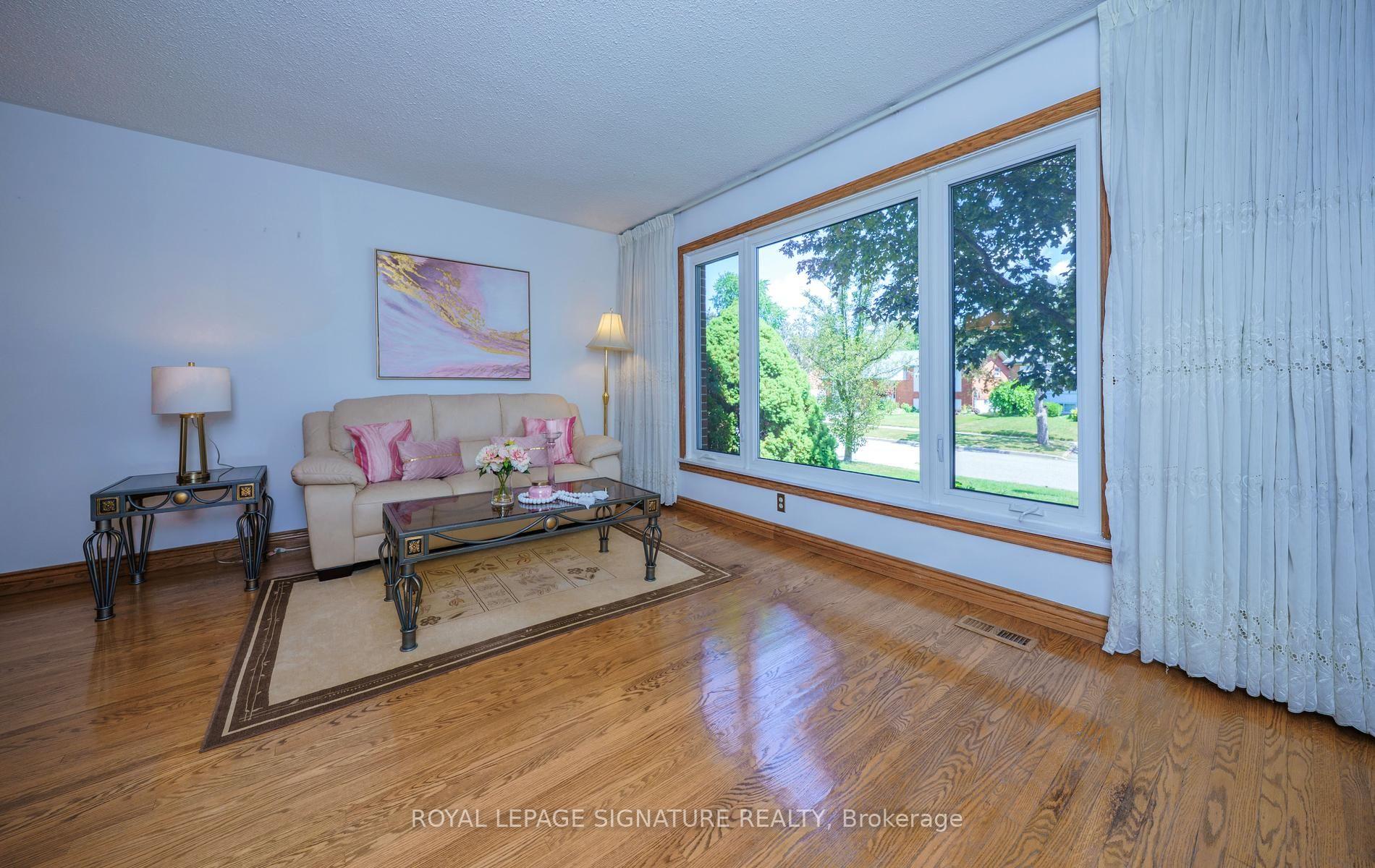 Photo 4 of 34 Rainier Square, Scarborough, L'Amoreaux — HOMEH