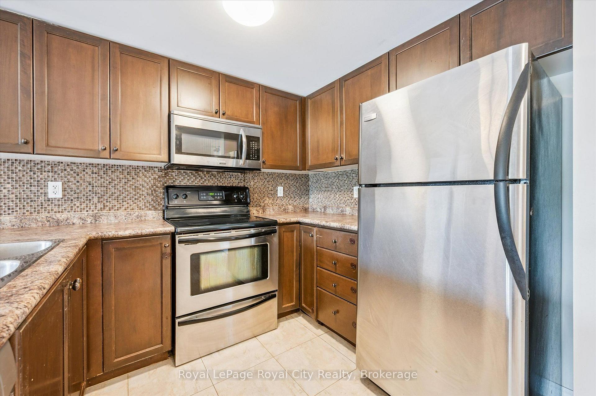 Photo 5 of Unit 212, 37 Goodwin Drive, Guelph, Pineridge/Westminster Woods — HOMEH