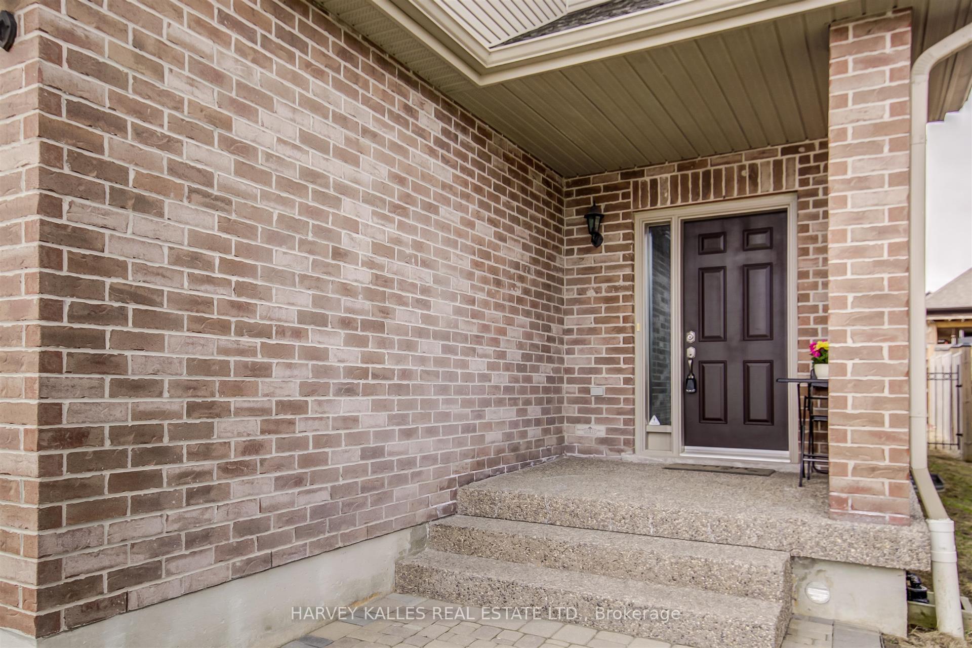 Photo 3 of 106 Eden Oak Trail, Kitchener, Idlewood/Lackner Woods — HOMEH