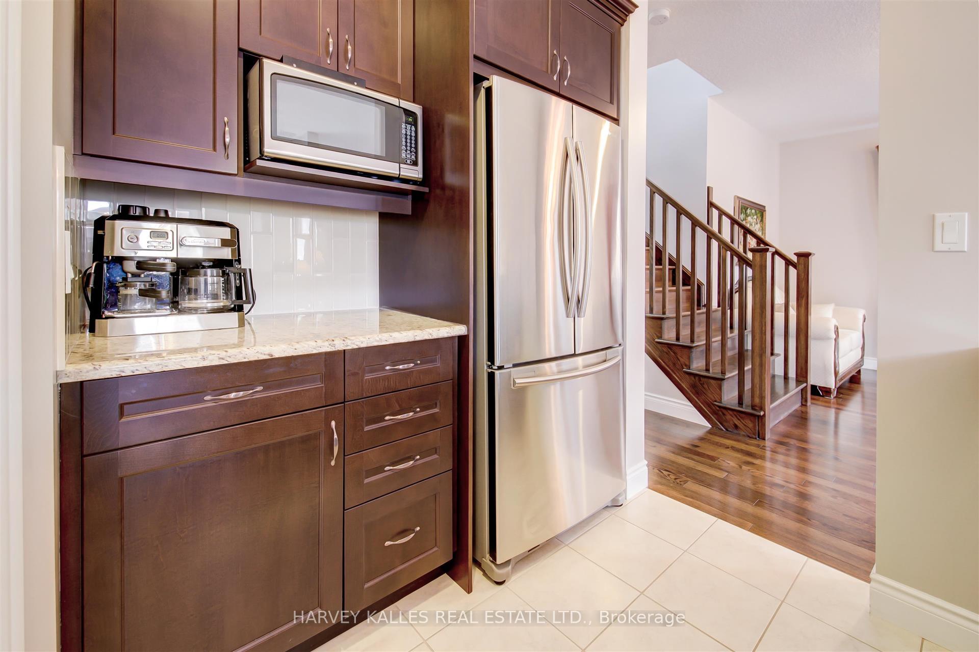 Photo 11 of 106 Eden Oak Trail, Kitchener, Idlewood/Lackner Woods — HOMEH