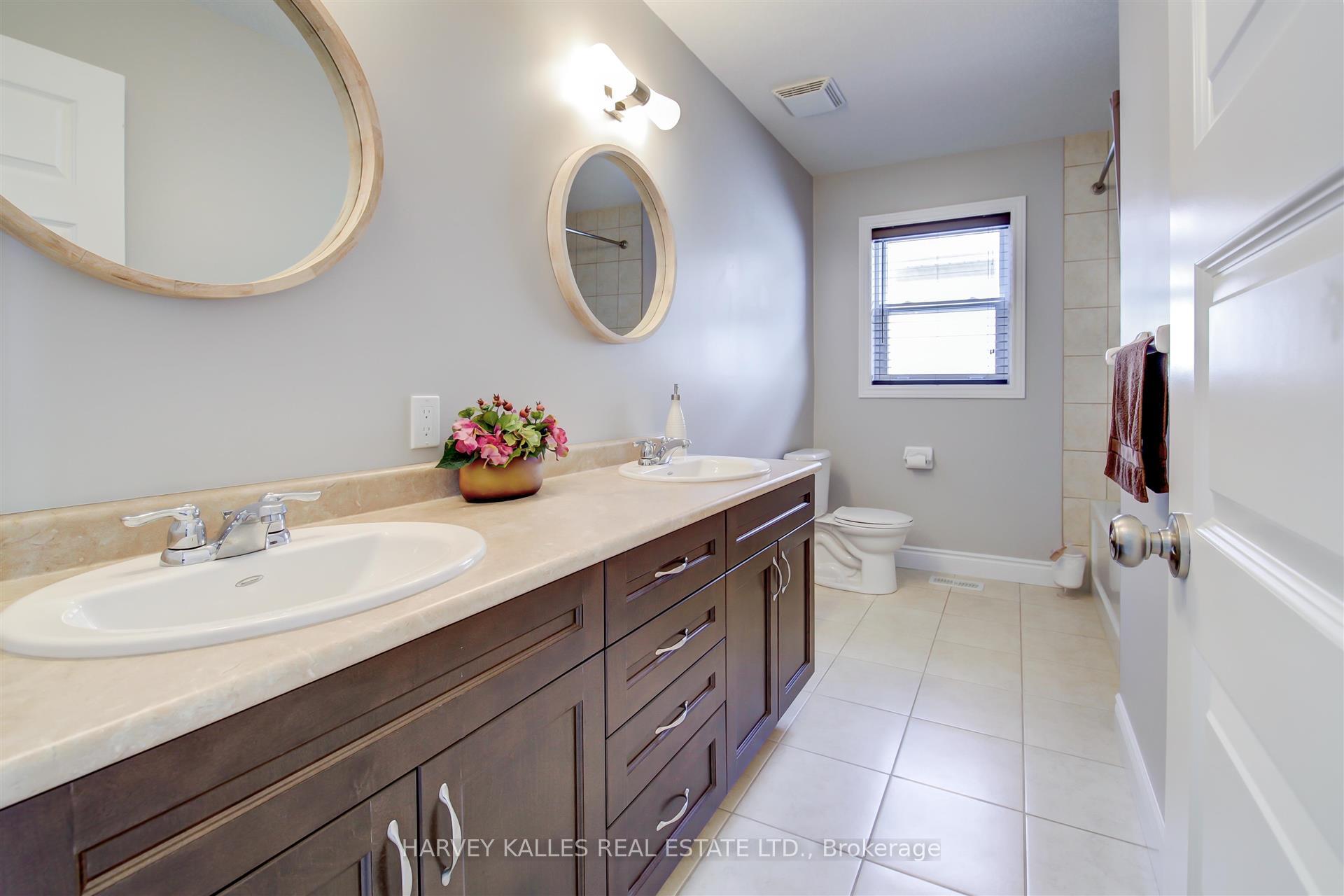 Photo 22 of 106 Eden Oak Trail, Kitchener, Idlewood/Lackner Woods — HOMEH