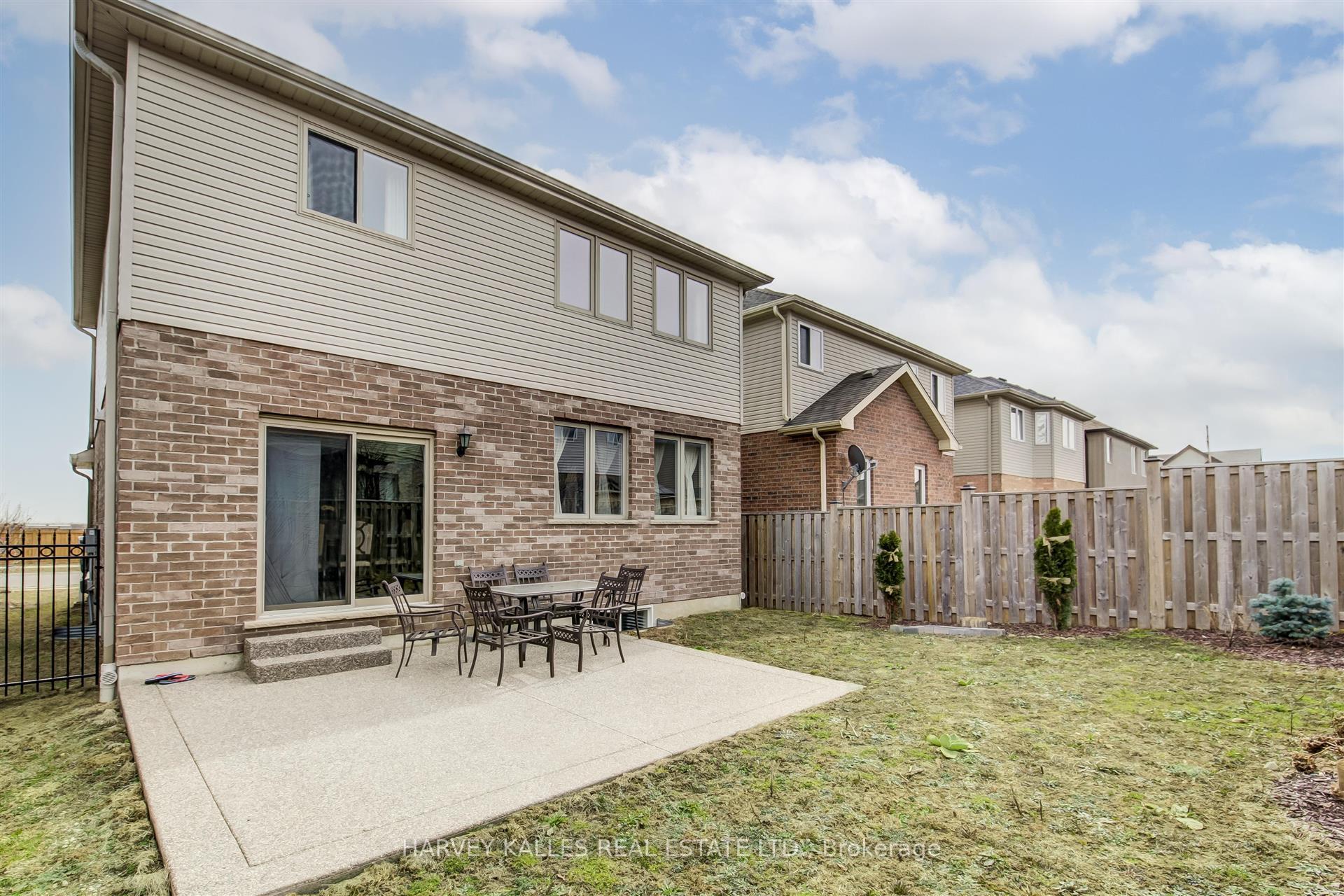 Photo 26 of 106 Eden Oak Trail, Kitchener, Idlewood/Lackner Woods — HOMEH