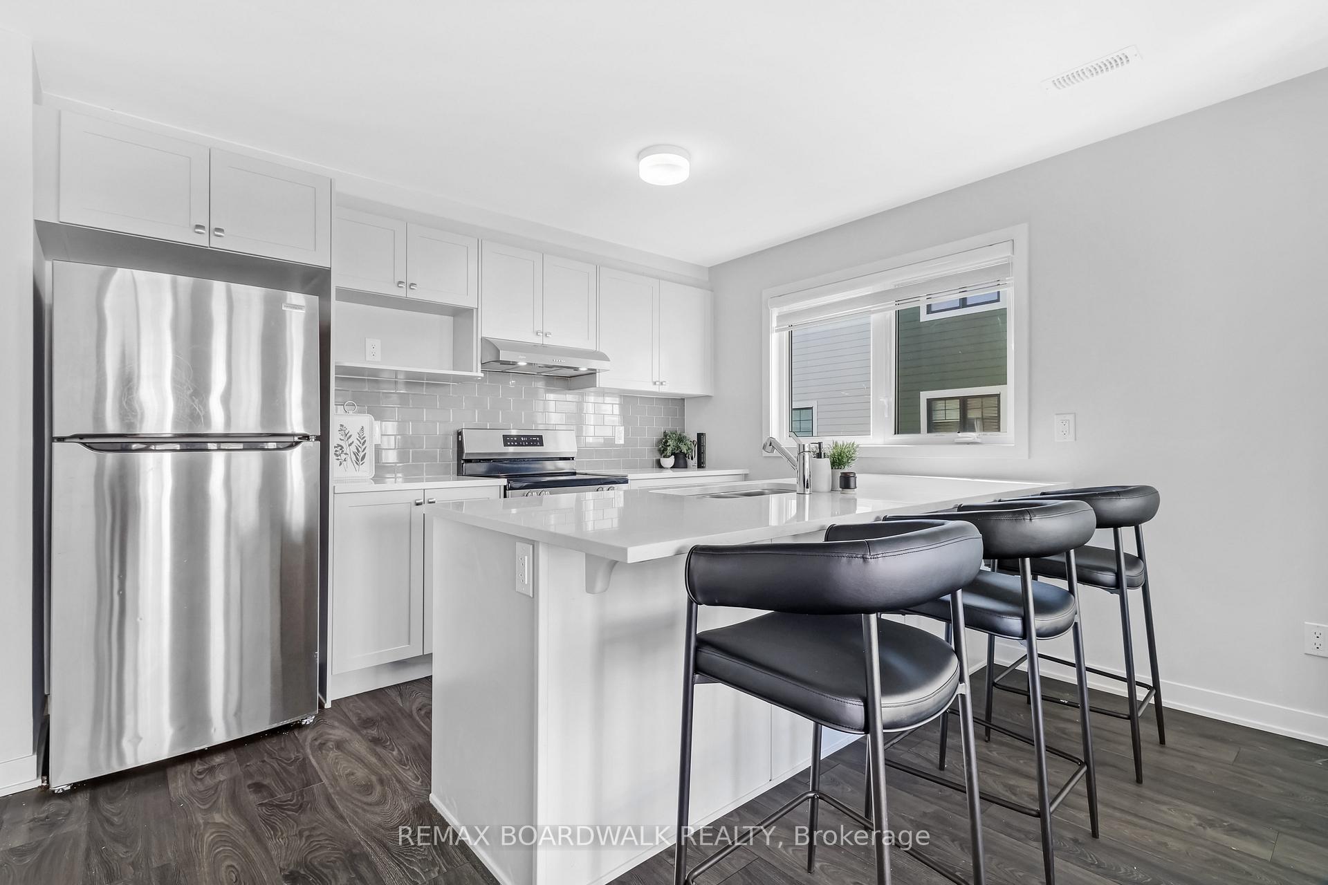 Photo 5 of 210 Verulam Street, Ottawa, Barrhaven - Heritage Park — HOMEH