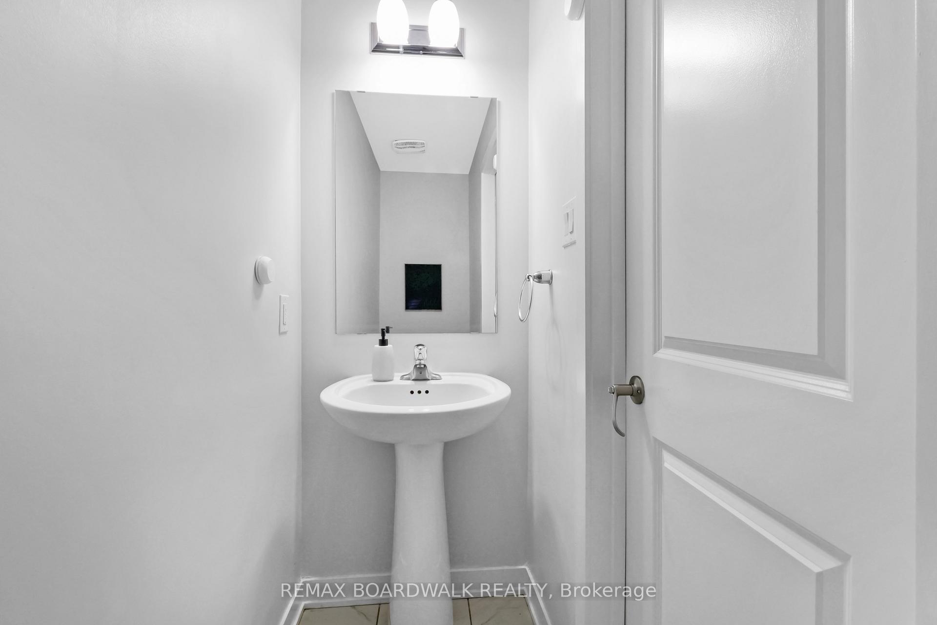 Photo 9 of 210 Verulam Street, Ottawa, Barrhaven - Heritage Park — HOMEH