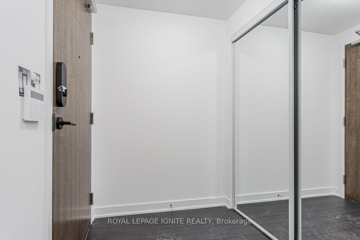 Photo 3 of Unit 305, 100 Eagle Rock Way, Vaughan, Rural Vaughan — HOMEH