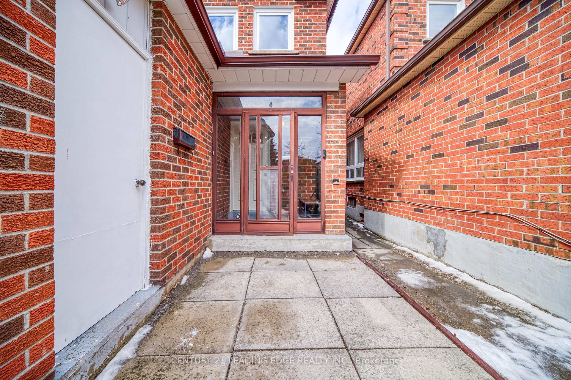 Photo 3 of 4 Treerun Avenue, Scarborough, Steeles — HOMEH