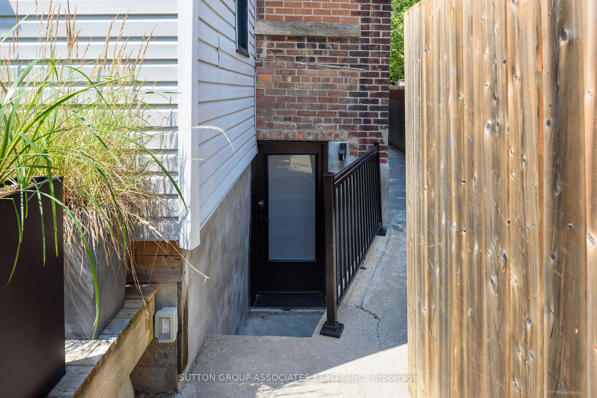 Photo 30 of 37 Ashburnham Road, Toronto, Corso Italia-Davenport — HOMEH
