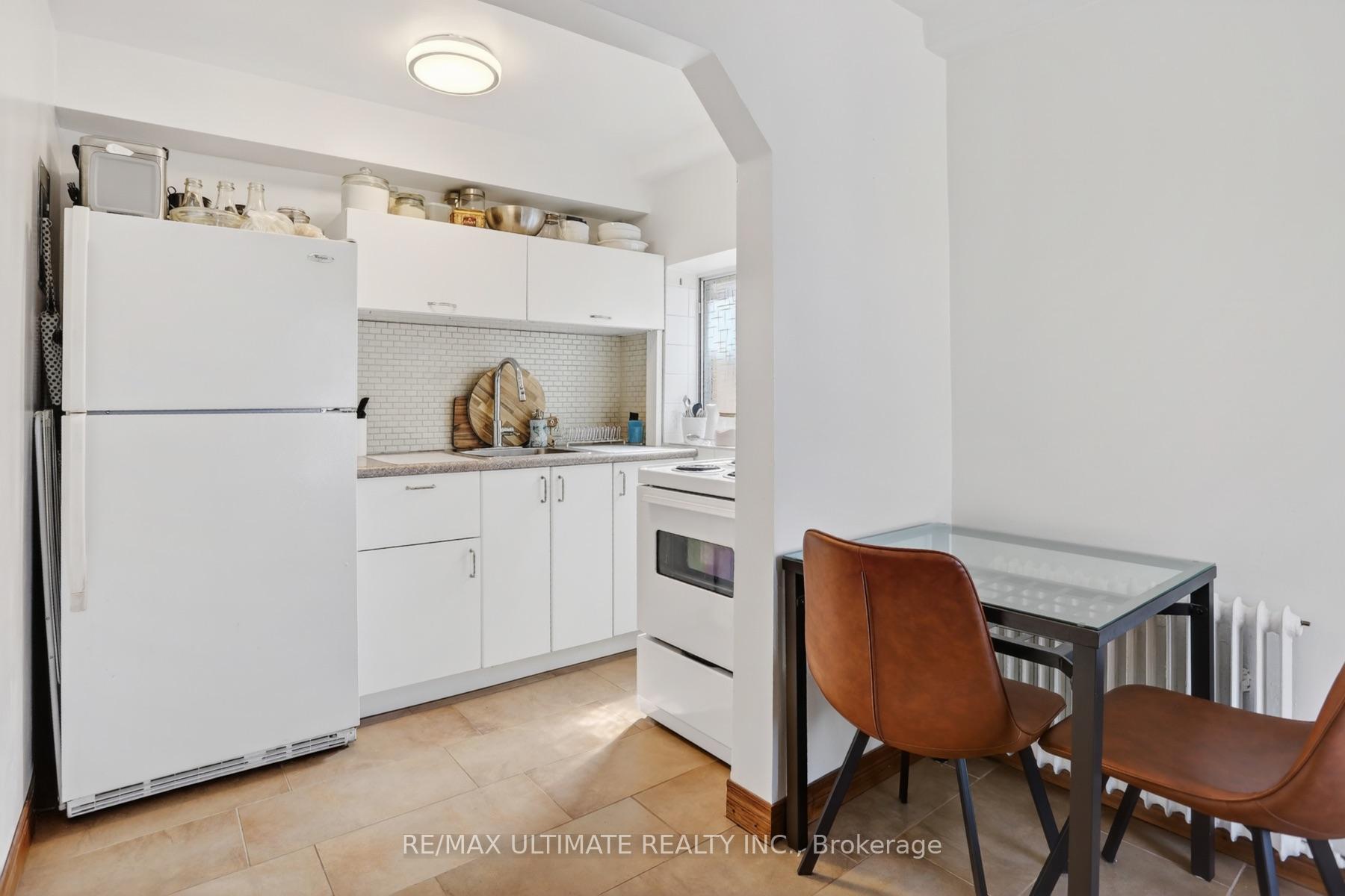 Photo 4 of 177 Varsity Road, Toronto, Lambton Baby Point — HOMEH