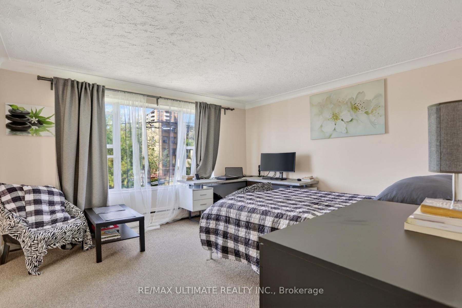 Photo 8 of 177 Varsity Road, Toronto, Lambton Baby Point — HOMEH