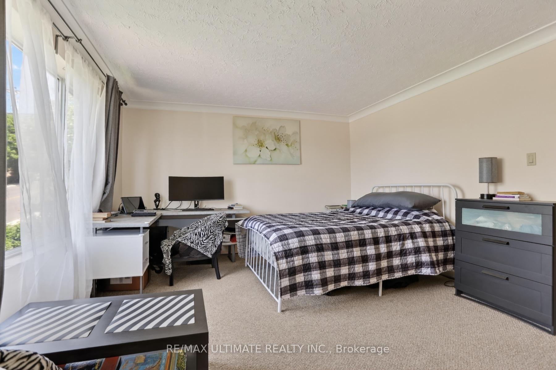 Photo 9 of 177 Varsity Road, Toronto, Lambton Baby Point — HOMEH