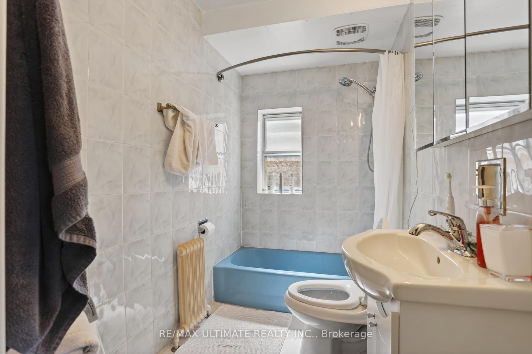 Photo 11 of 177 Varsity Road, Toronto, Lambton Baby Point — HOMEH